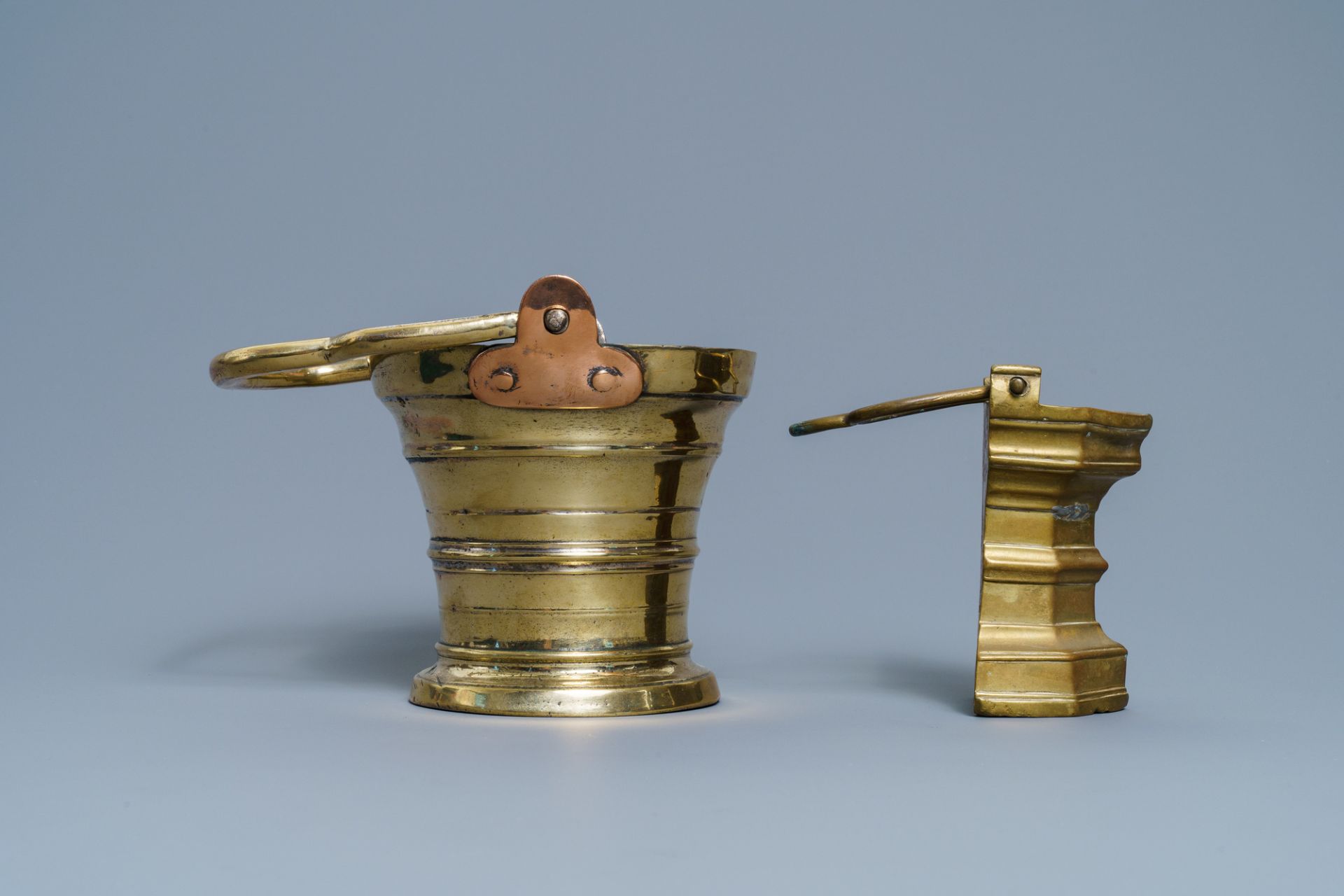Two Flemish bronze holy water buckets, 1st half 16th C. - Bild 3 aus 7
