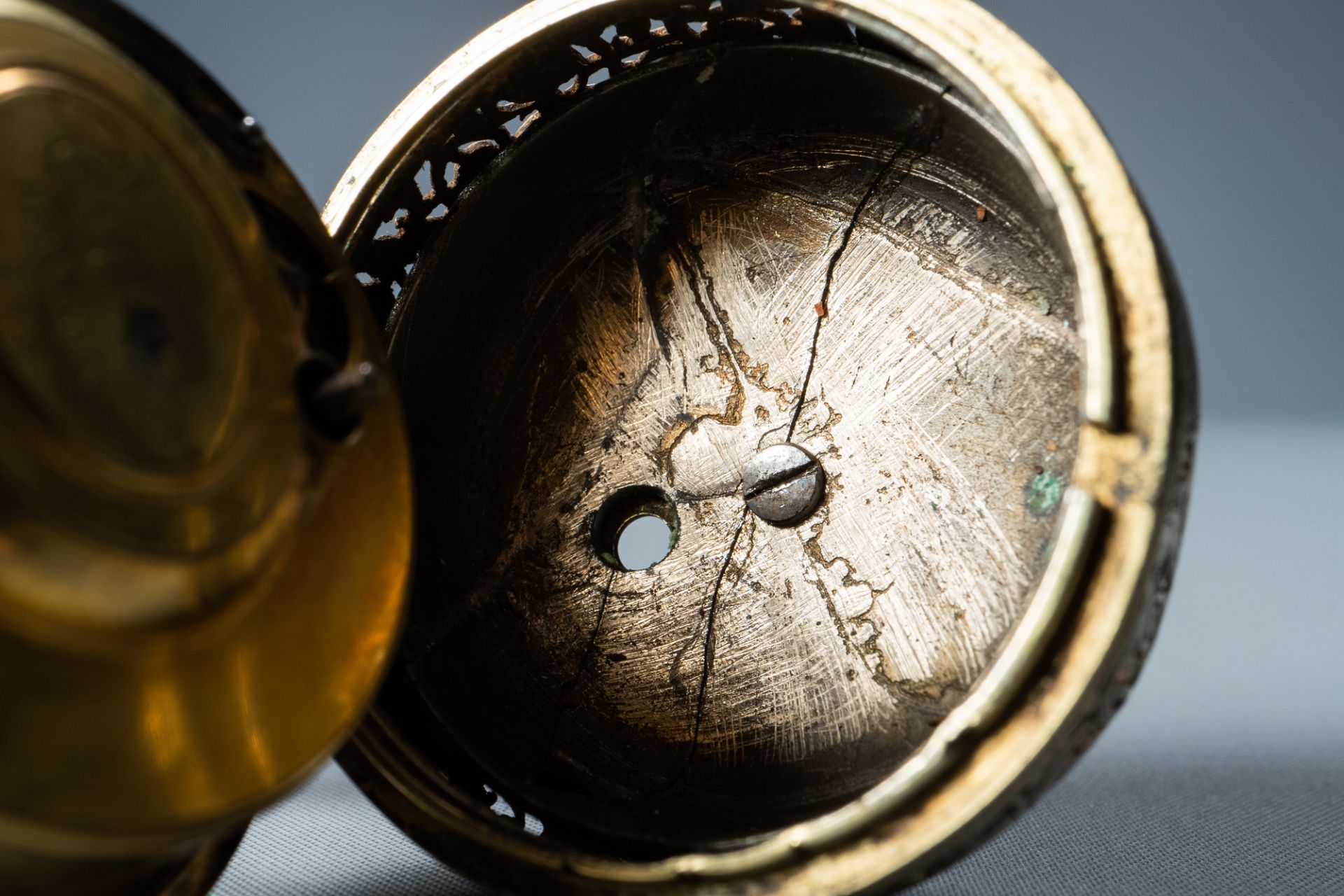 A gilded silver 'repeater' pocket watch, Robert & Peter Higgs, no. 1466, London, 17/18th C. - Image 10 of 10