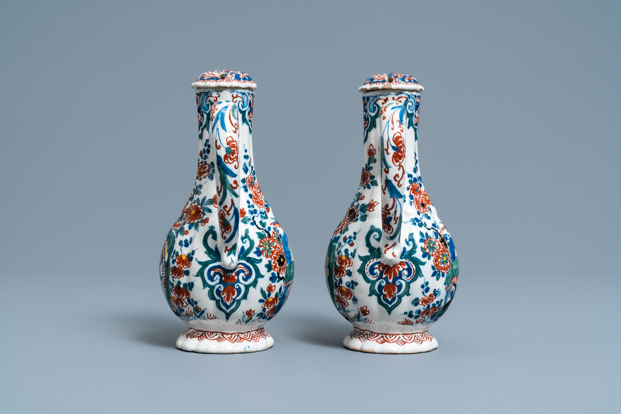 A Dutch Delft cashmere palette cruet set on stand, 1st quarter 18th C. - Image 9 of 19