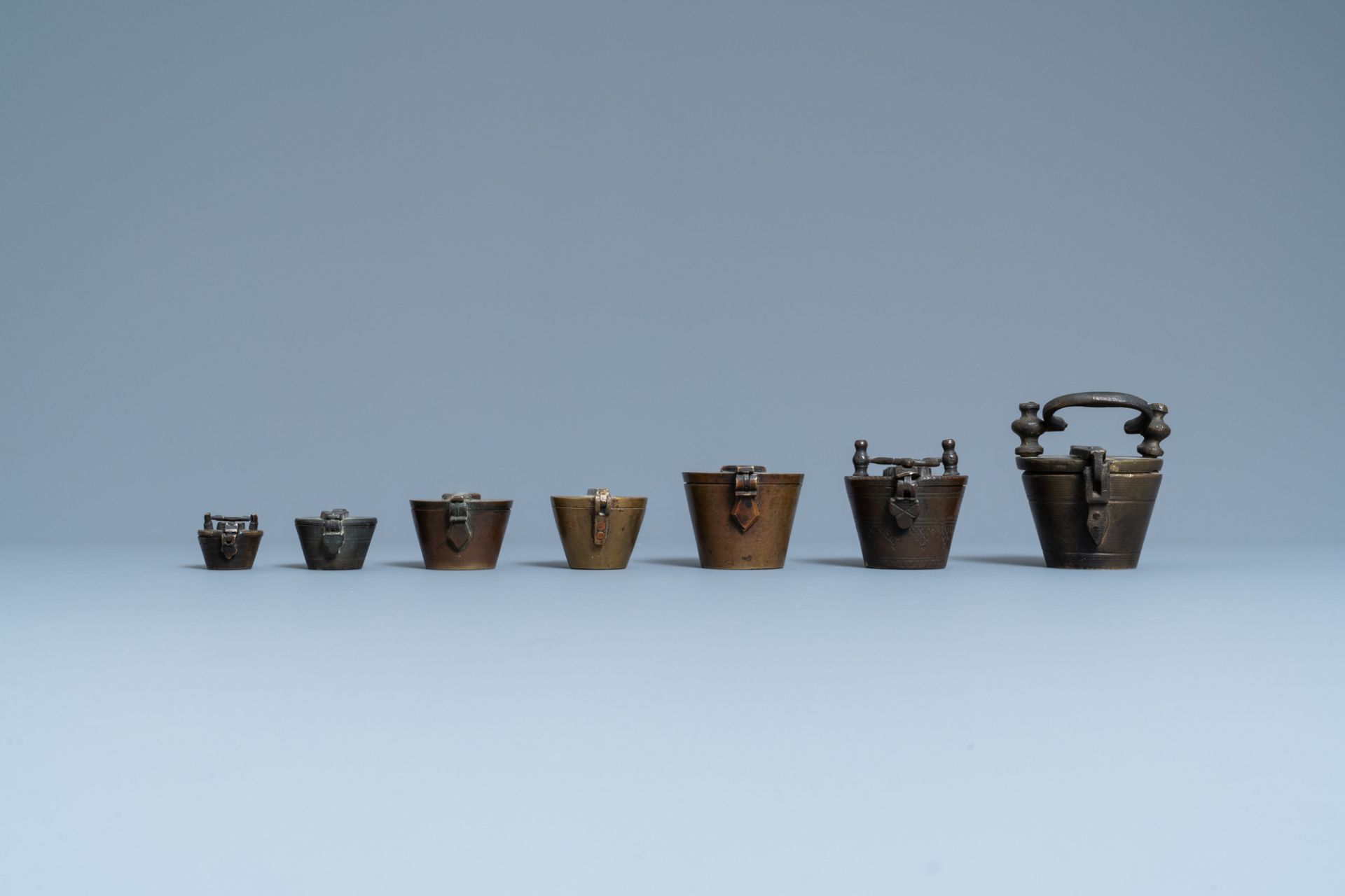 Seven bronze nests of weights, France and/or Germany, 18/19th C. - Bild 5 aus 9