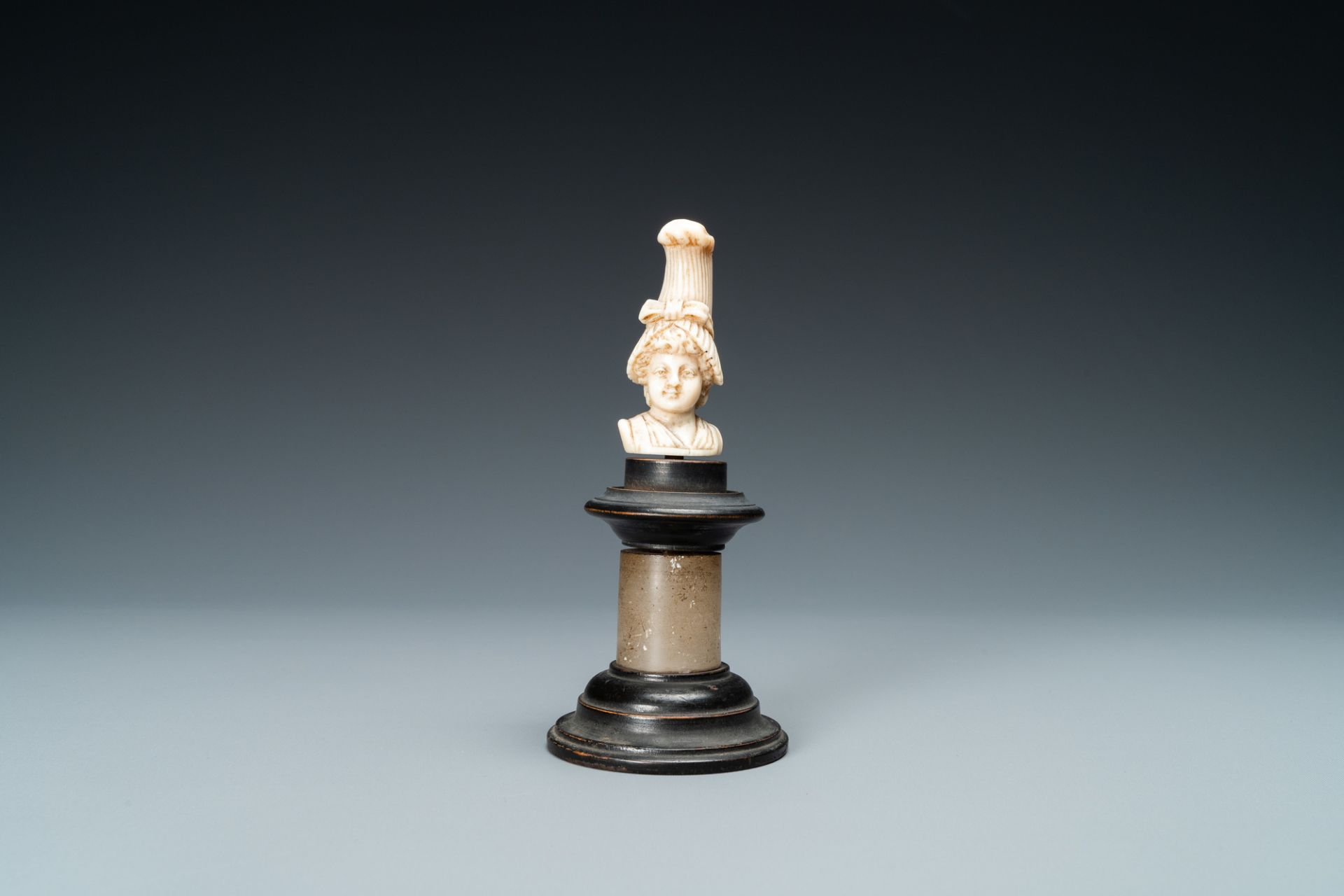 An ivory bust of a lady with a raised hairdress, 19th C. - Image 2 of 7