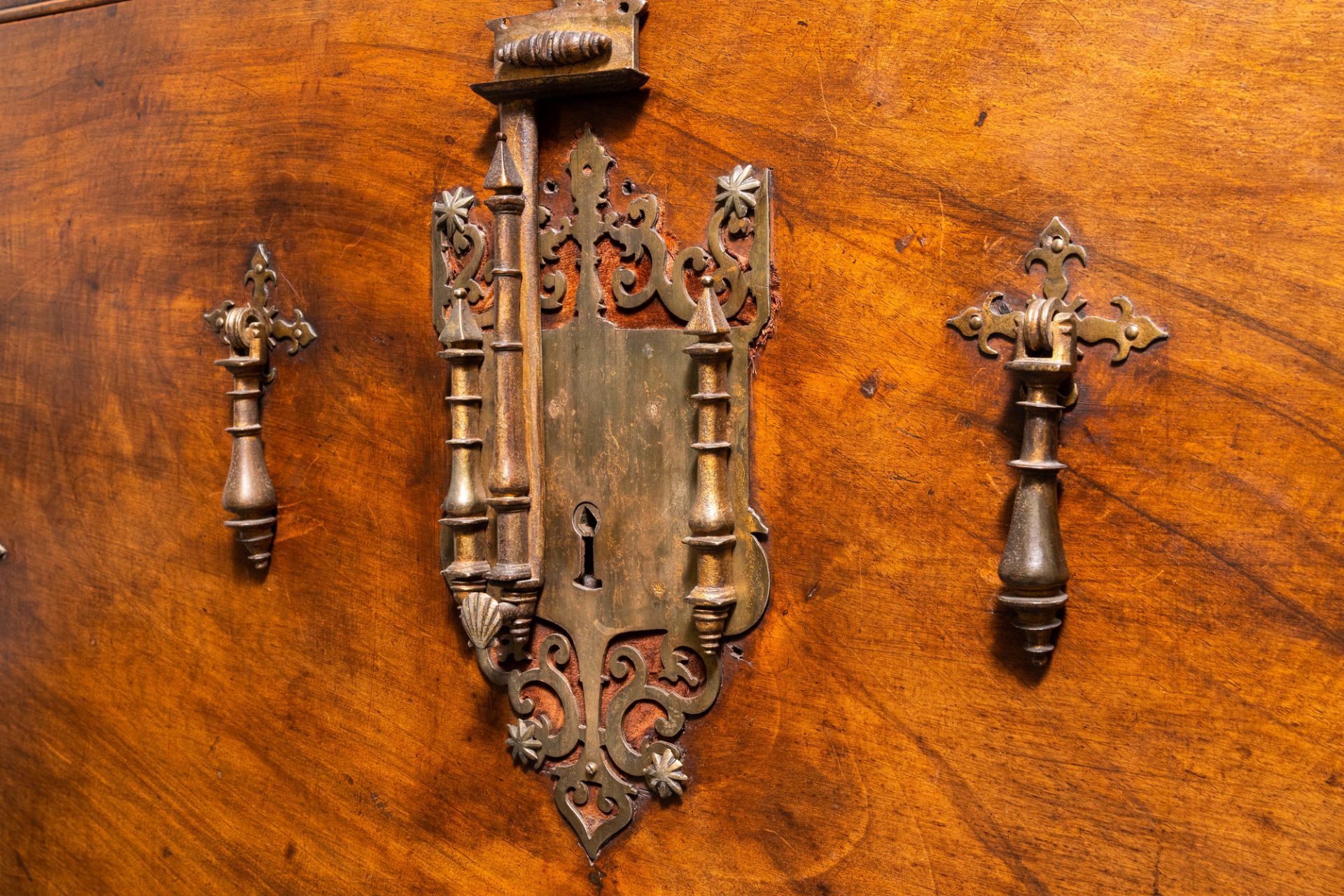 A Spanish bronze-mounted oak 'bargue–o' or cabinet on stand, 16th C. - Image 14 of 16