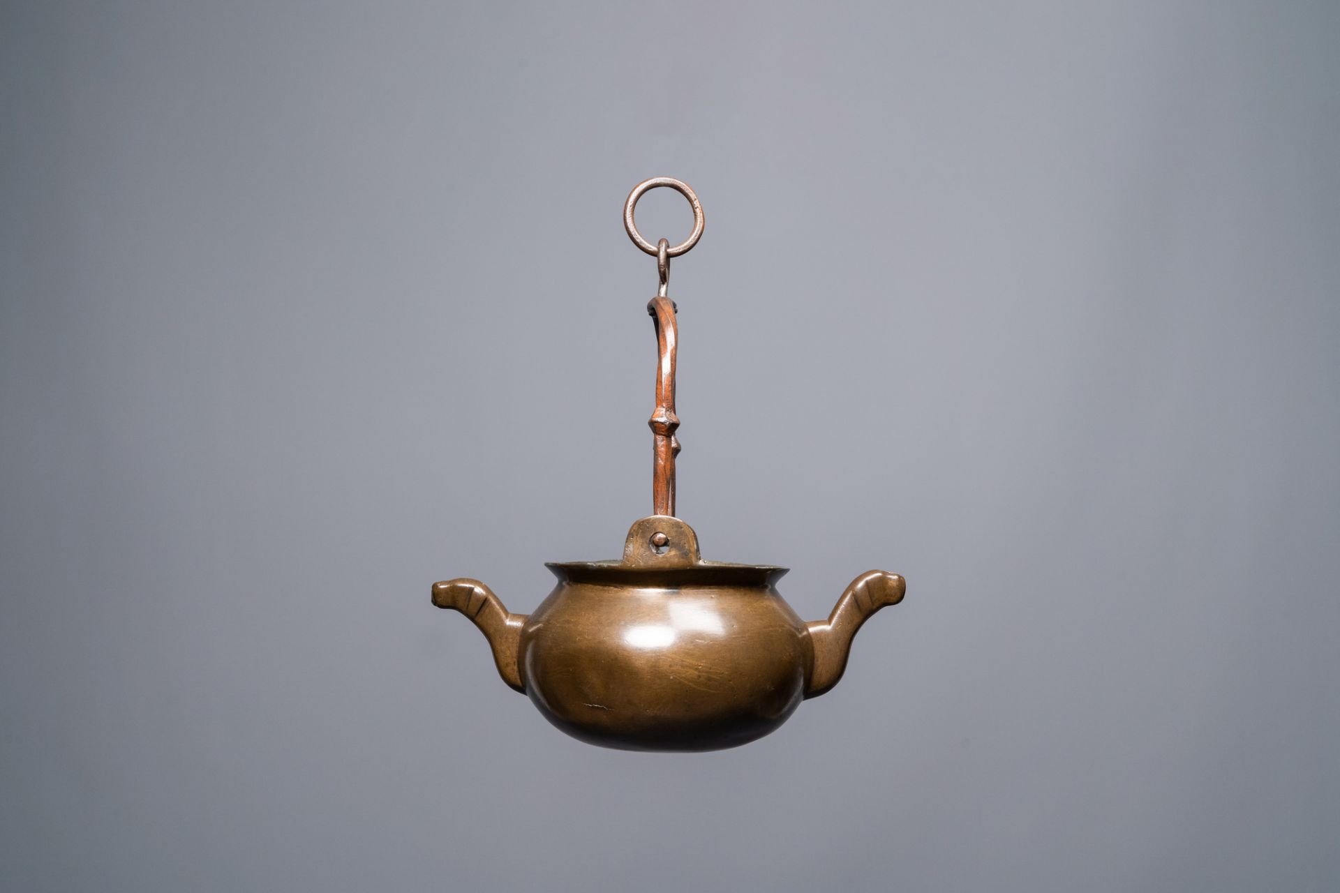 A bronze 'lavabo' water bowl, Flanders, 15th C. - Image 4 of 9