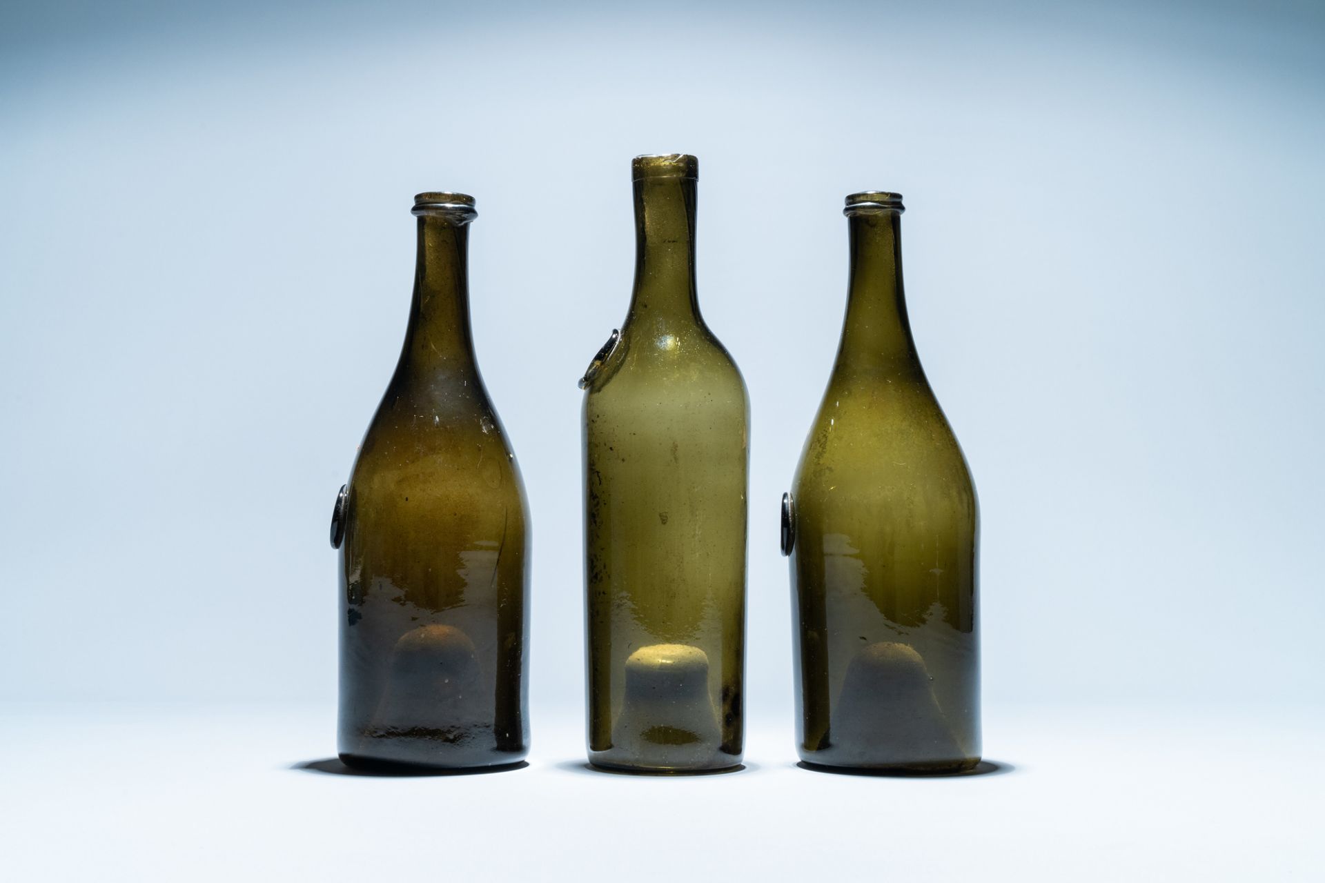 Three green glass wine bottles with crowned seals, 18/19th C. - Image 5 of 7