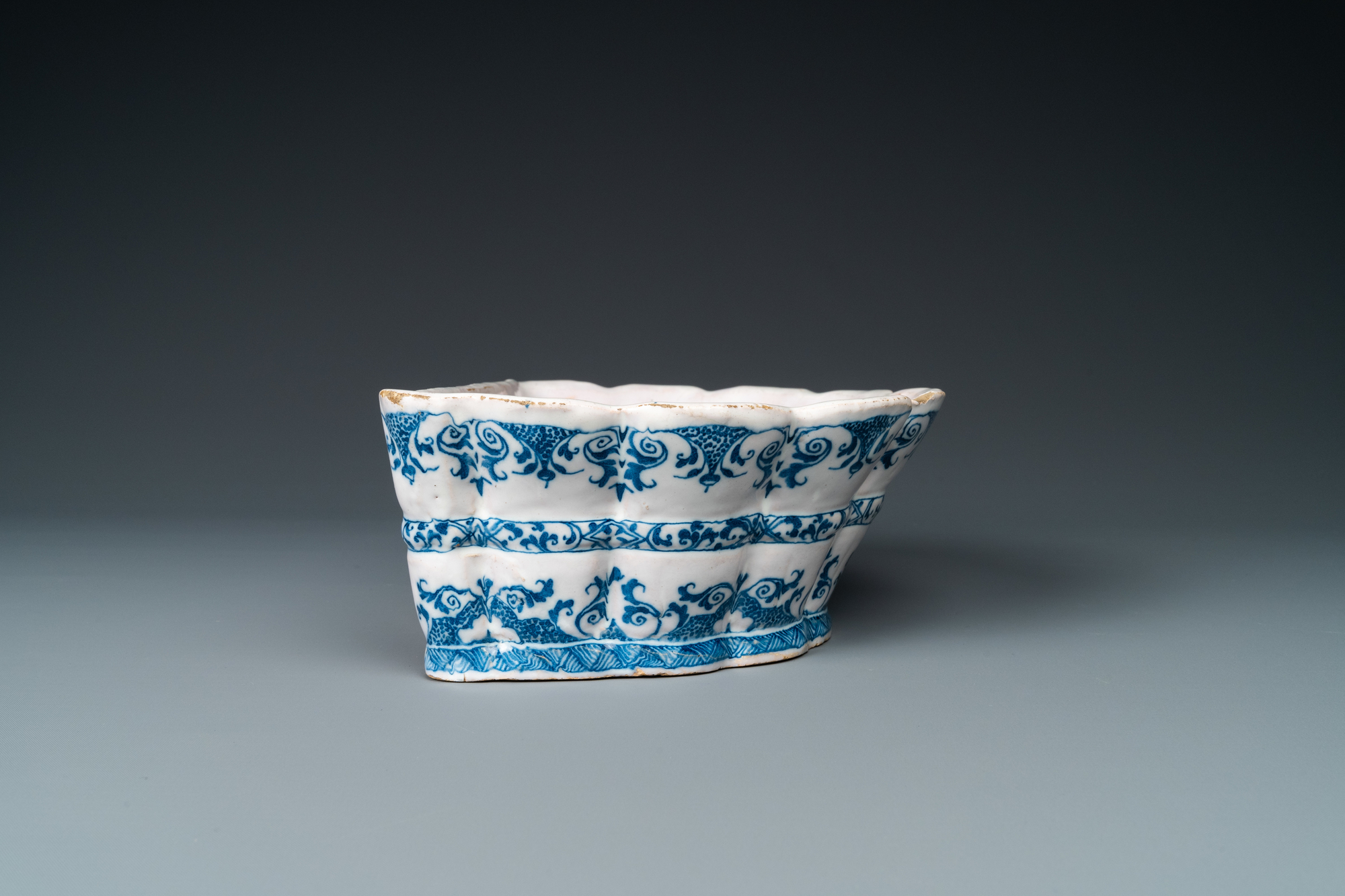 A blue and white Moustiers faience flower holder, France, 18th C. - Image 6 of 8