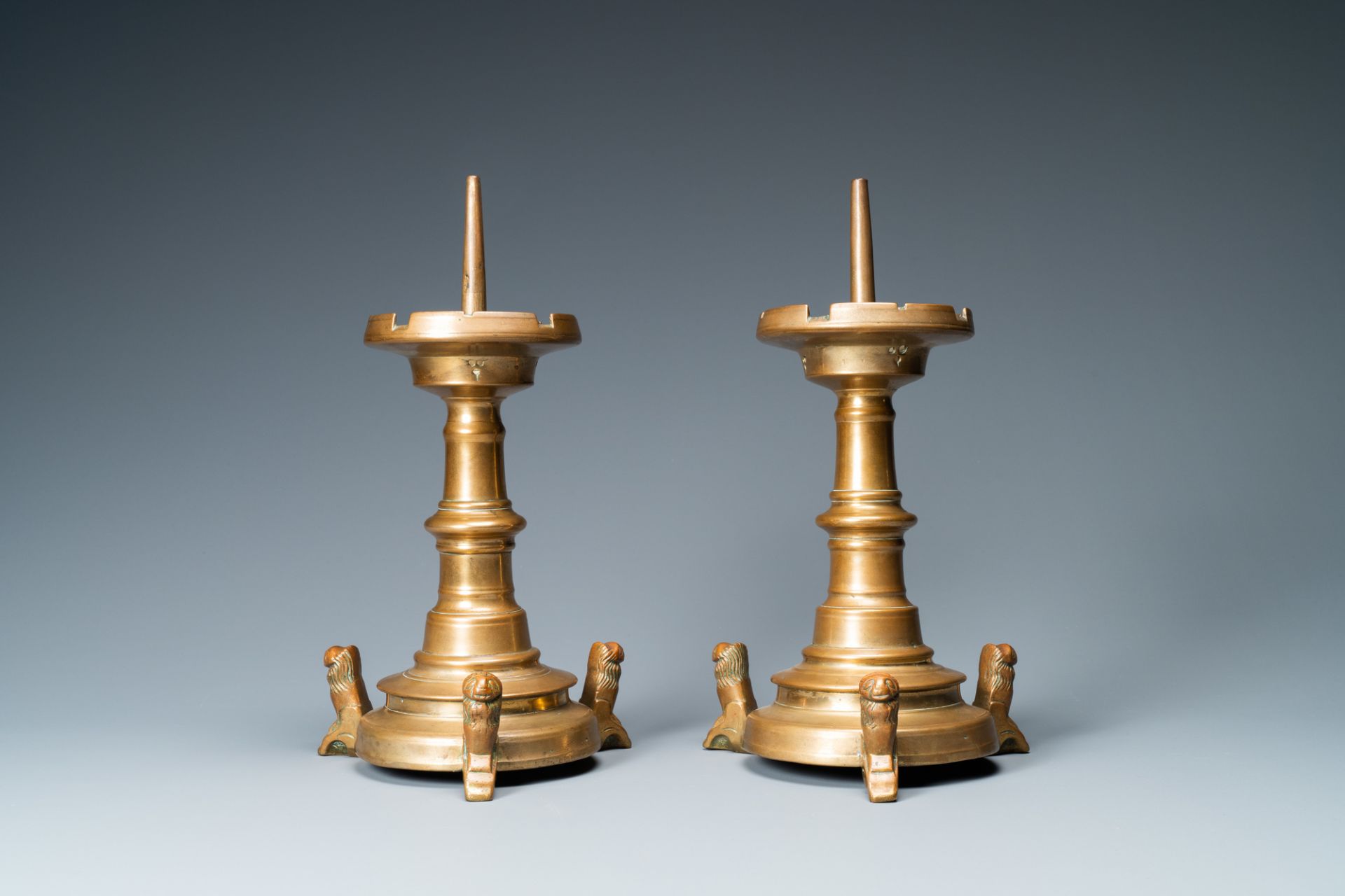 A pair of brass alloy candlesticks on lion feet, The Netherlands, 1st half 15th C. - Image 2 of 6