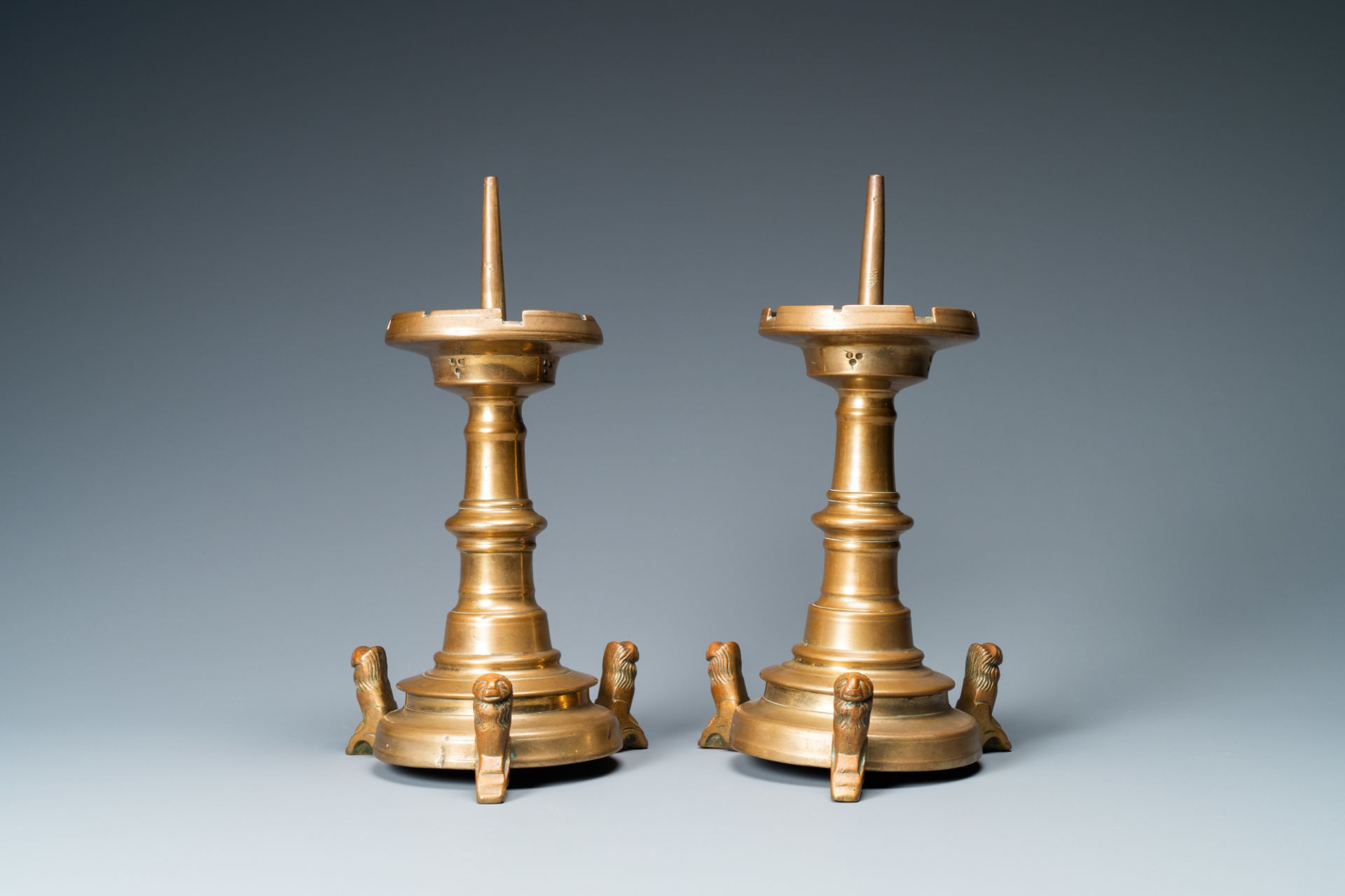 A pair of brass alloy candlesticks on lion feet, The Netherlands, 1st half 15th C. - Image 3 of 6