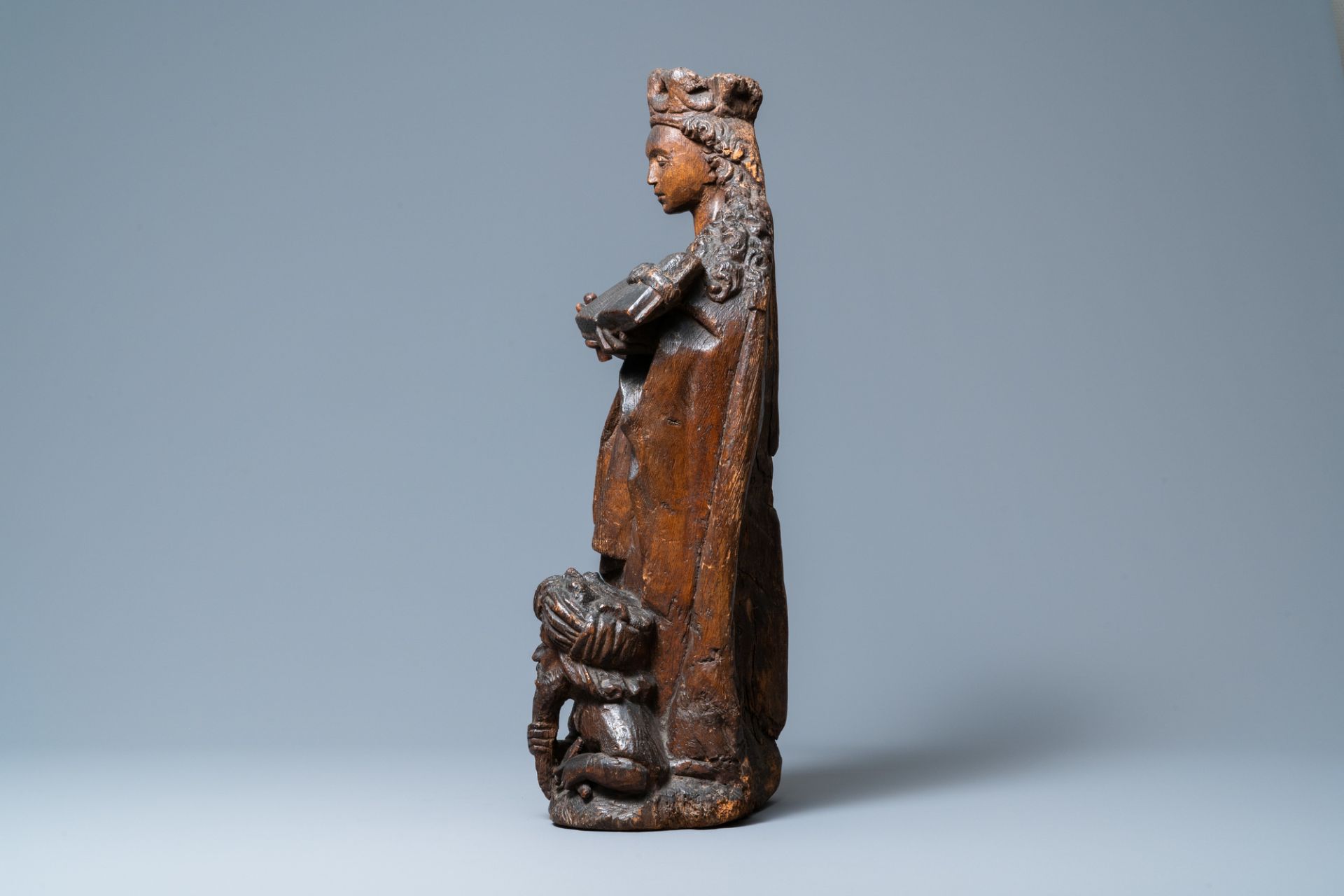 An oak figure of Saint-Catharine of Alexandra, Upper Rhine area, Germany, ca. 1520 - Image 5 of 7