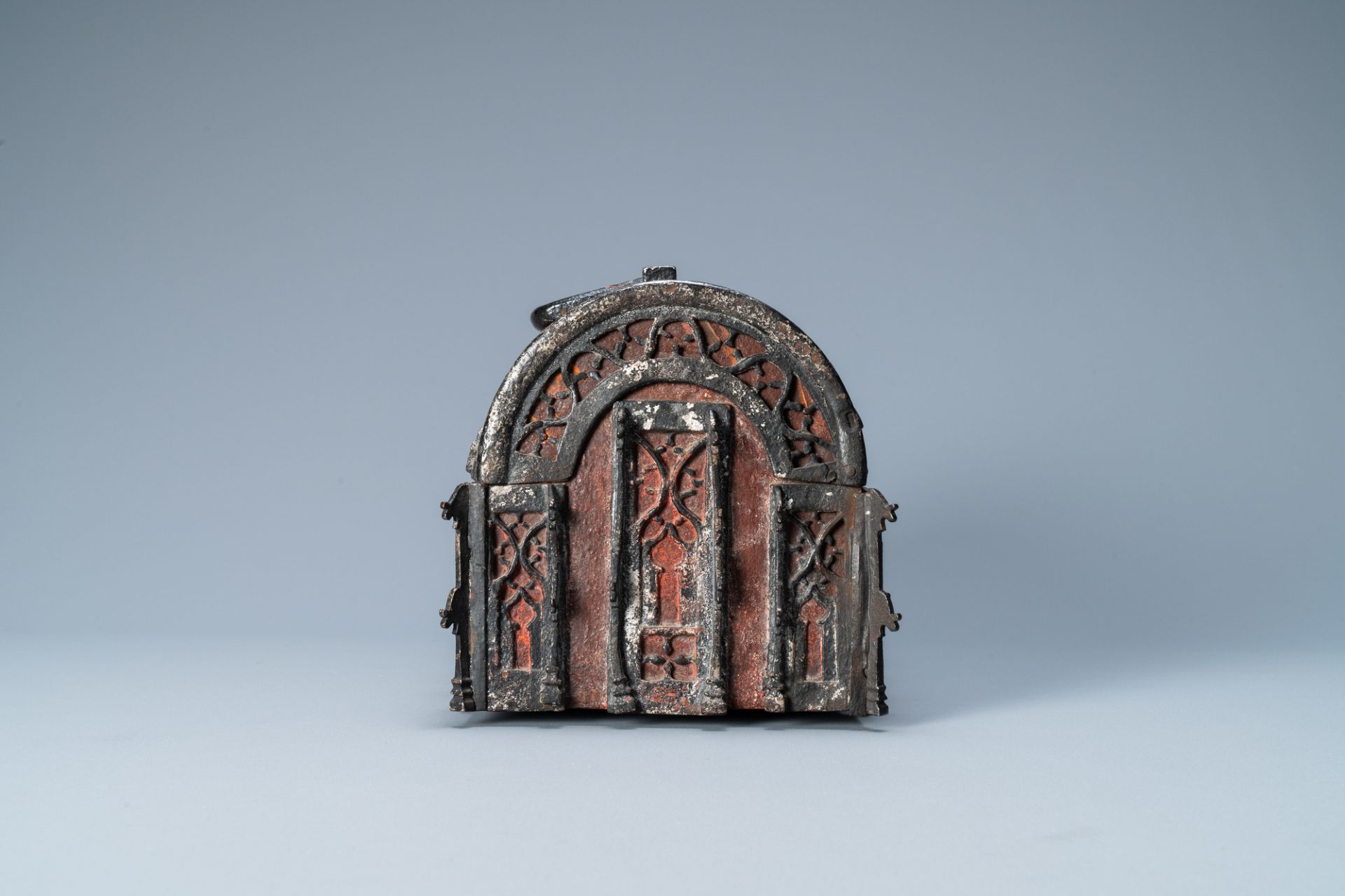 A partly red painted cast iron casket, France, 15th C. - Image 3 of 12