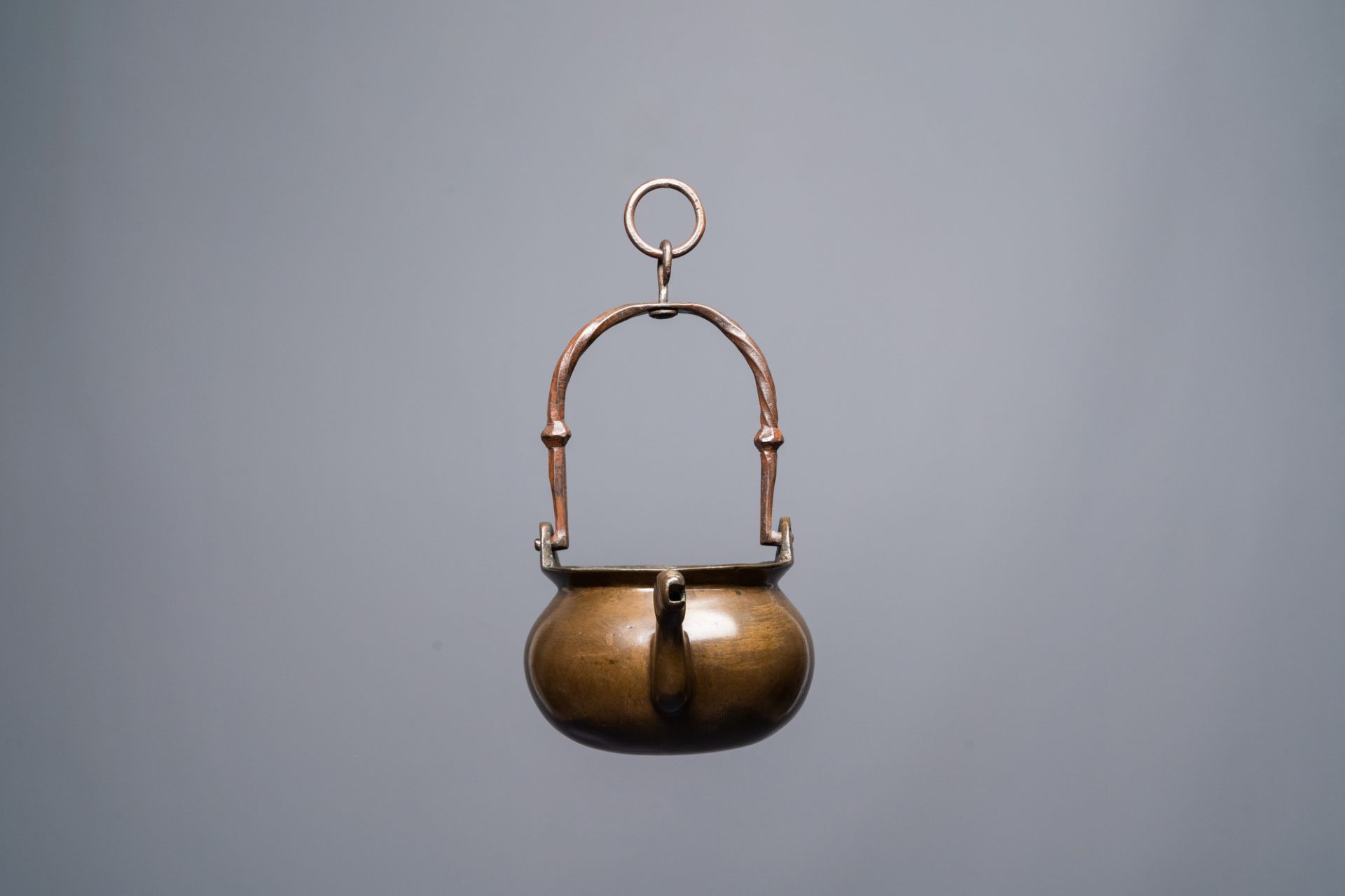 A bronze 'lavabo' water bowl, Flanders, 15th C. - Image 5 of 9