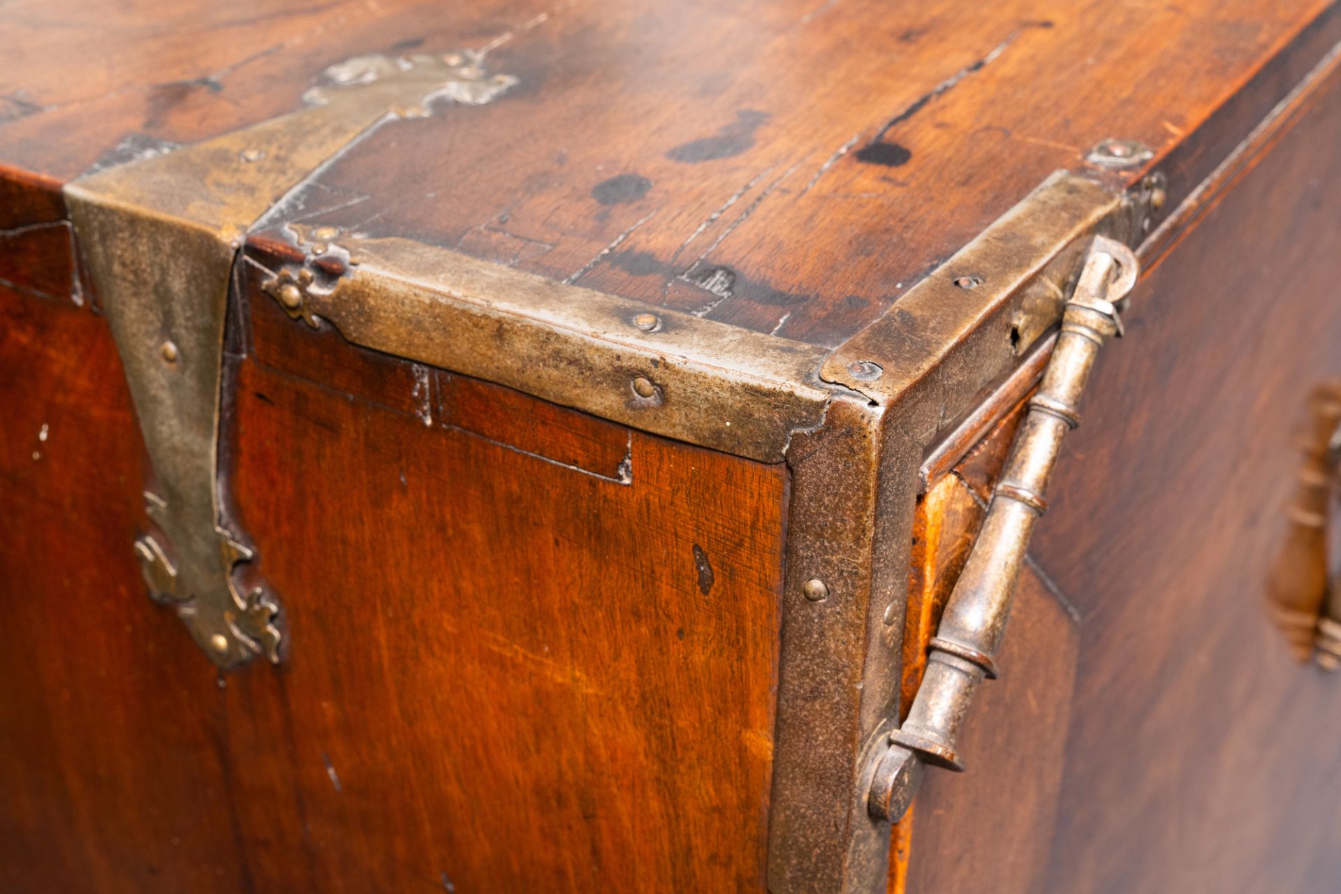 A Spanish bronze-mounted oak 'bargue–o' or cabinet on stand, 16th C. - Image 13 of 16