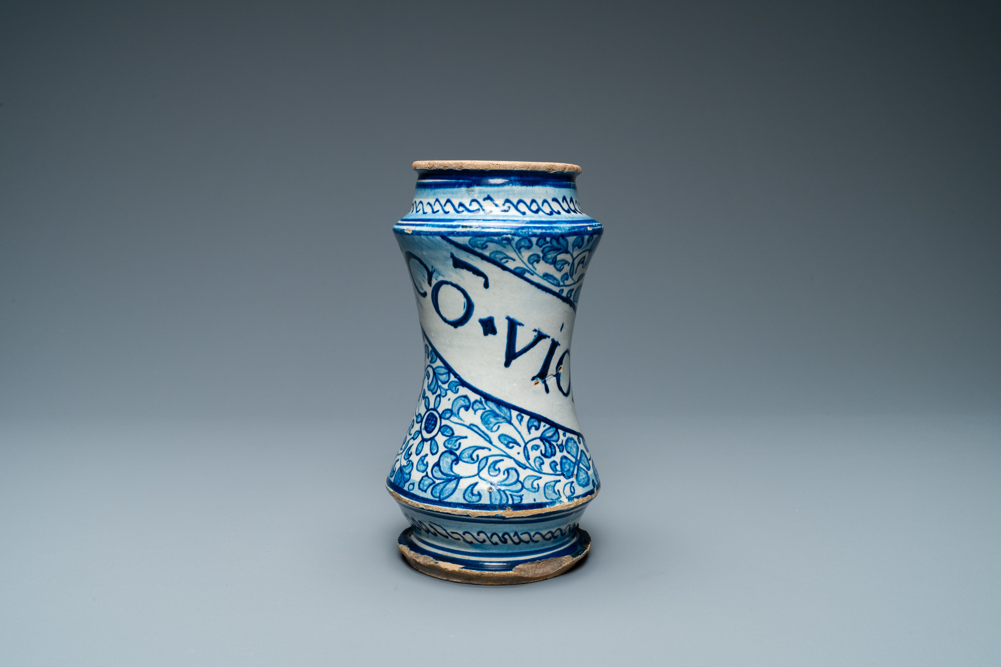 A blue and white Antwerp maiolica 'a foglie' albarello, mid 16th C. - Image 2 of 7