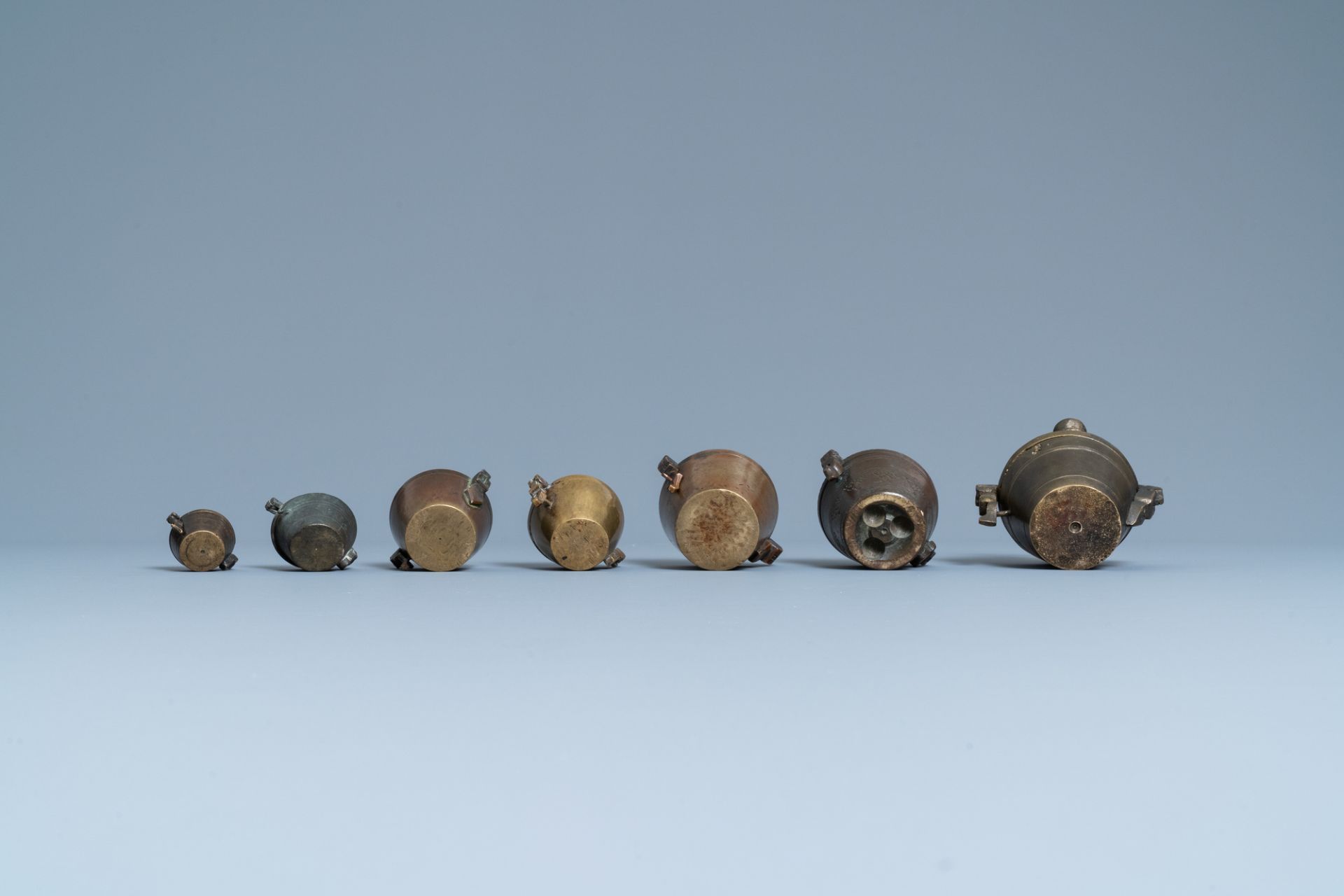 Seven bronze nests of weights, France and/or Germany, 18/19th C. - Image 6 of 9