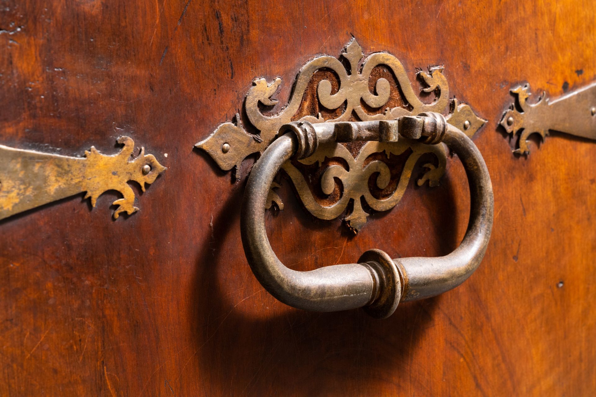 A Spanish bronze-mounted oak 'bargue–o' or cabinet on stand, 16th C. - Image 12 of 16