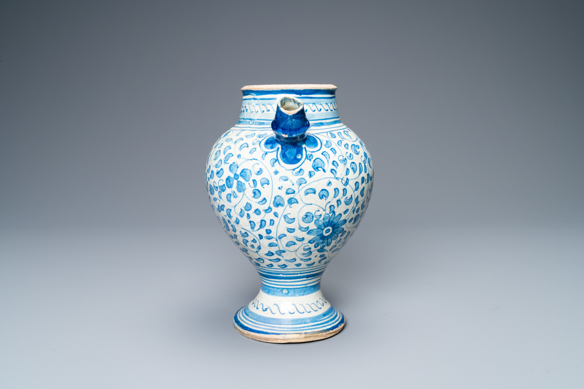 A blue and white Antwerp maiolica 'a foglie' wet drug jar, mid 16th C. - Image 5 of 15