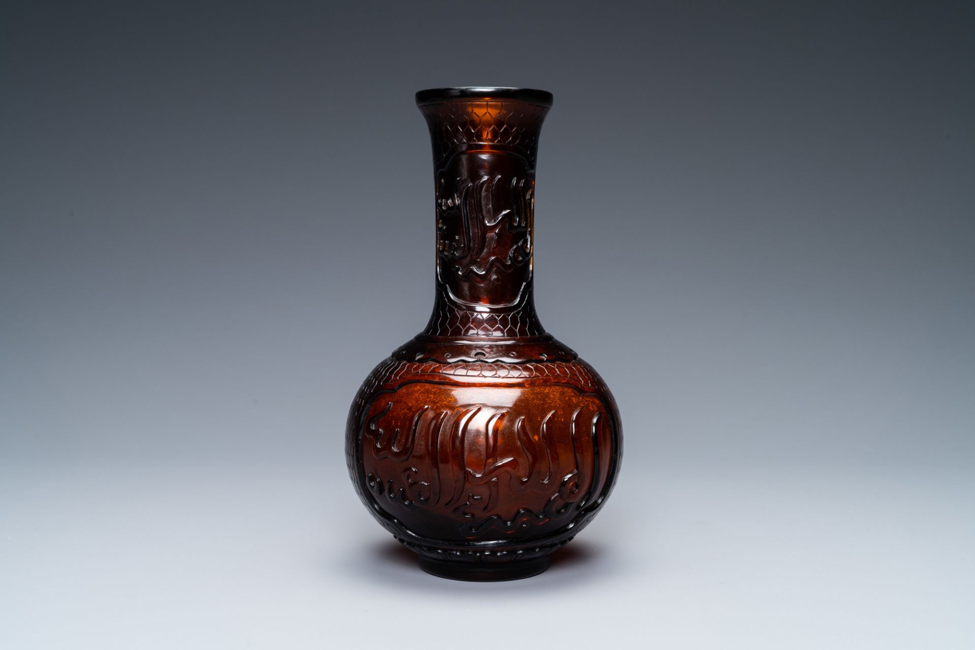 A Chinese Islamic market Beijing glass vase inscribed 'Allah' and 'Muhammad the Prophet', 18/19th C. - Image 7 of 10