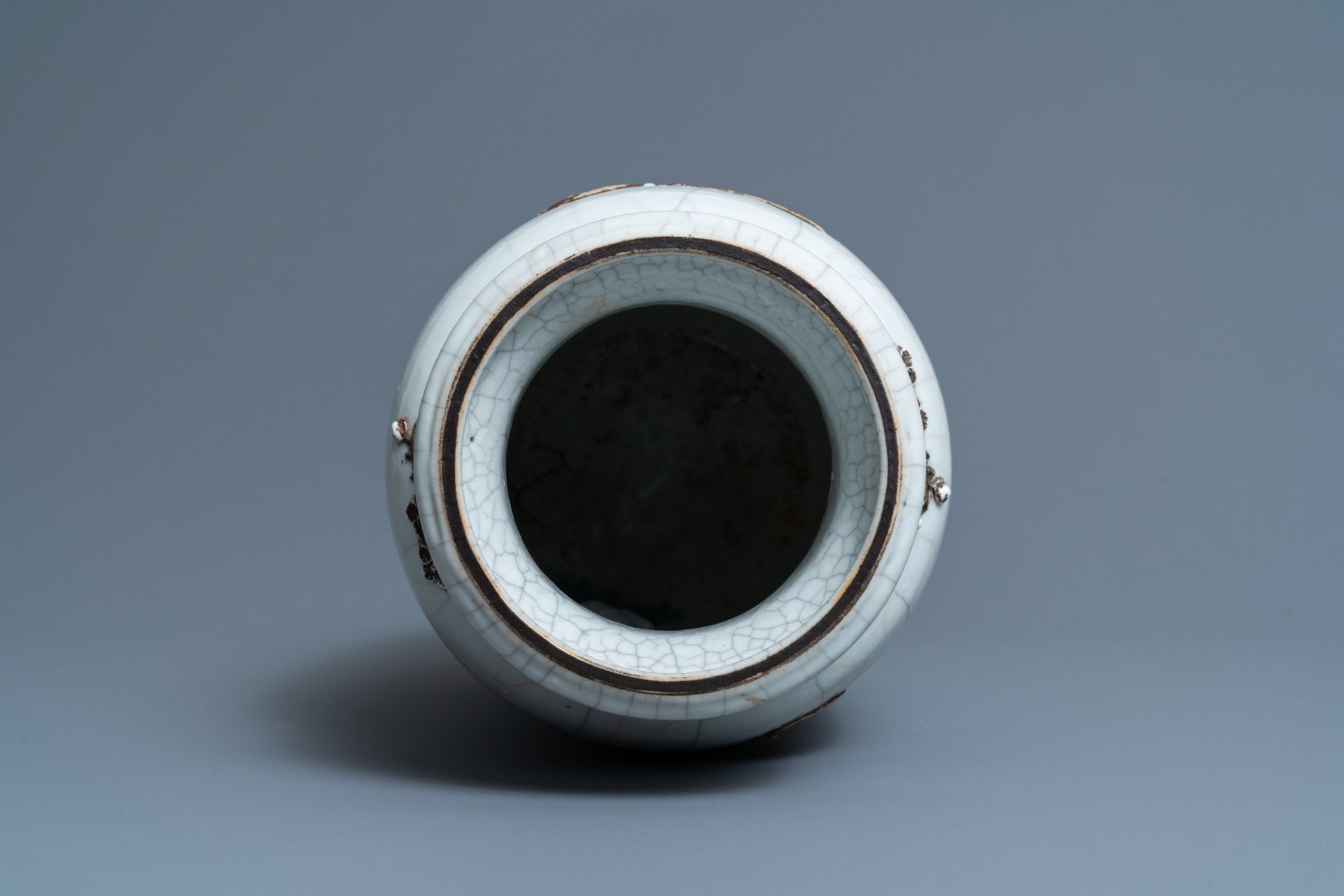 A Chinese Nanking crackle-glazed 'Li Tieguai' vase, Qianlong mark, 19th C. - Image 5 of 6