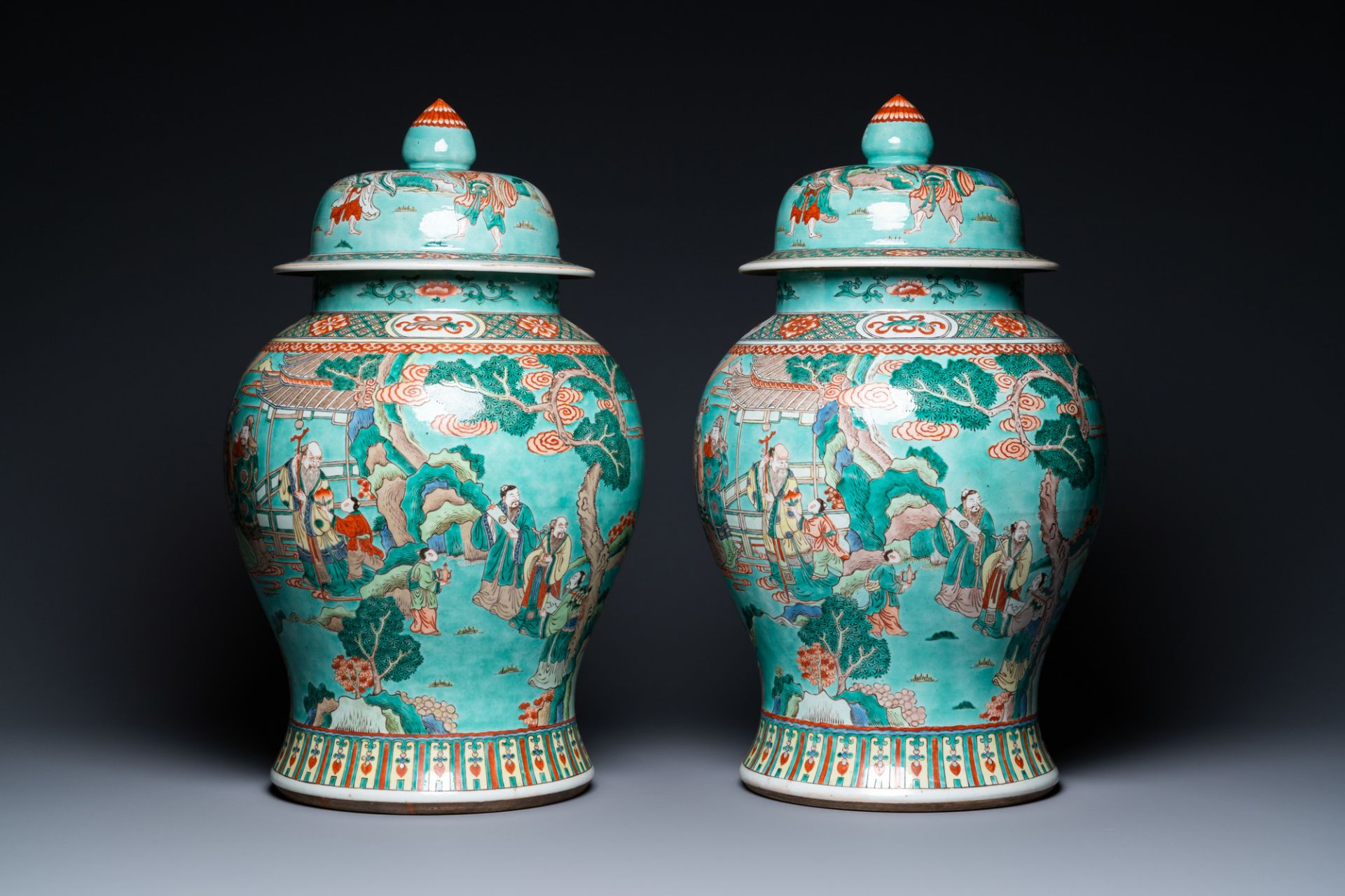 A pair of large Chinese turquoise-ground famille verte vases and covers, 19th C. - Image 4 of 6
