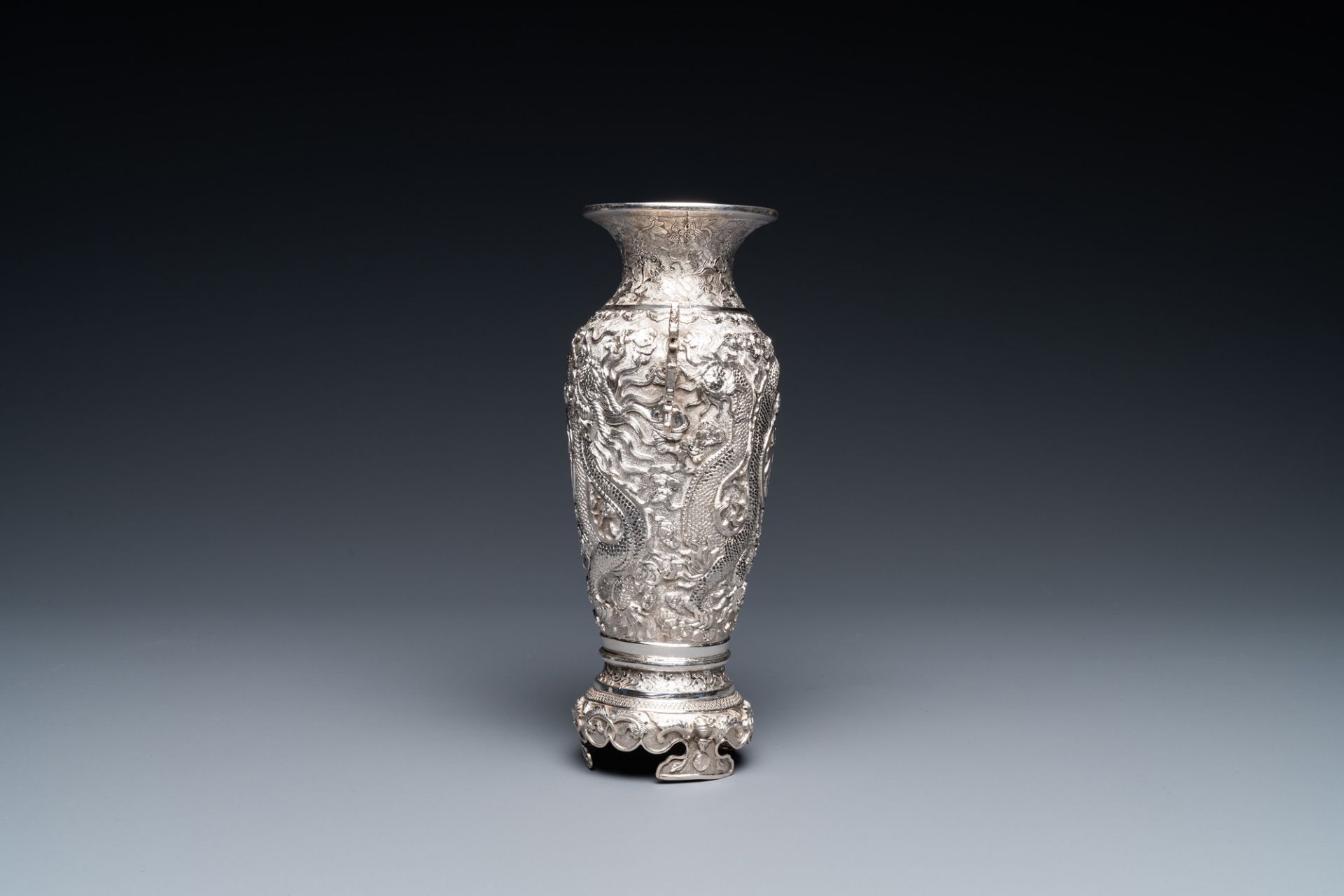 A Chinese silver 'Fu' vase, 19/20th C. - Image 3 of 8