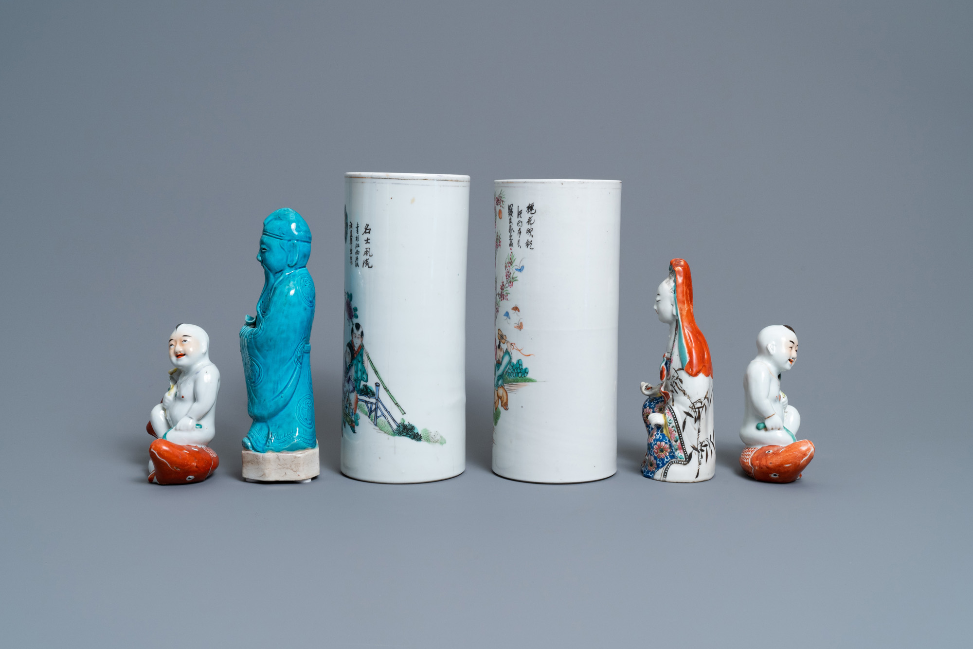 Two Chinese famille rose hat stands and four various figures, 19/20th C. - Image 3 of 7