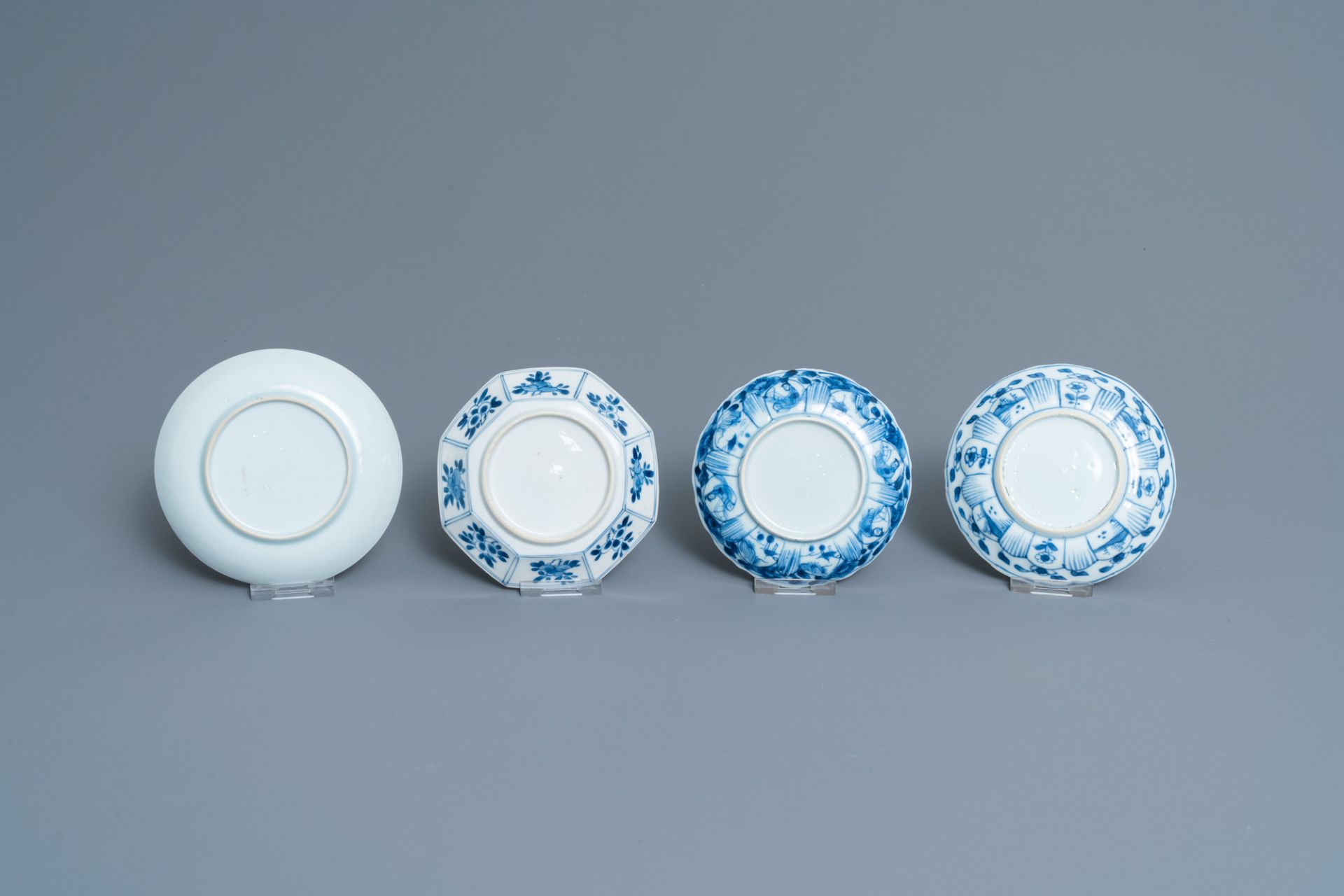 Twenty-one Chinese blue and white saucers and eighteen cups, Kangxi - Image 17 of 17