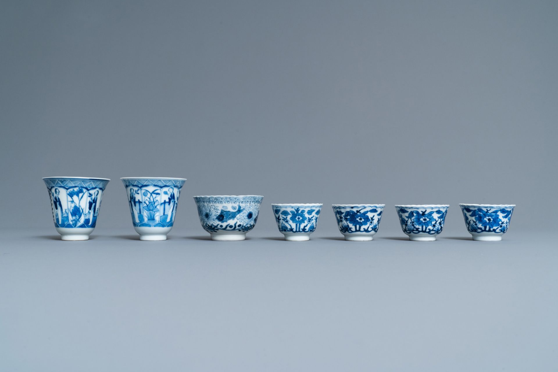 A varied collection of Chinese porcelain, 19th C. - Image 14 of 19