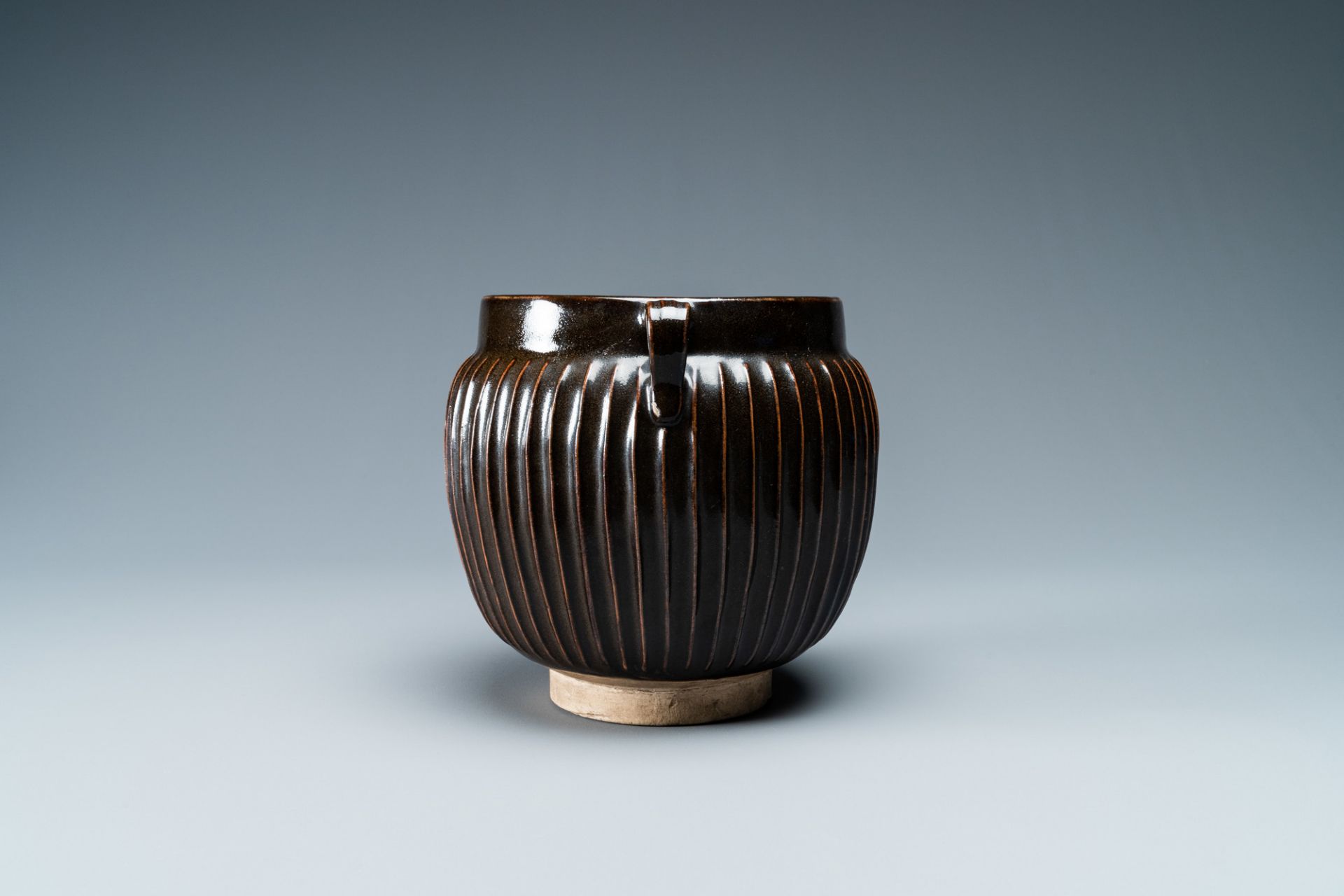 A Chinese black-glazed ribbed two-handled jar, Northern Song or Jin - Image 5 of 7