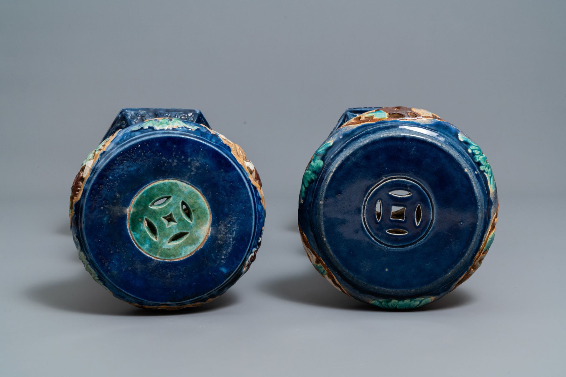A pair of reticulated Vietnamese polychrome pottery stands, Lai Thieu, 1st half 20th C. - Image 2 of 7