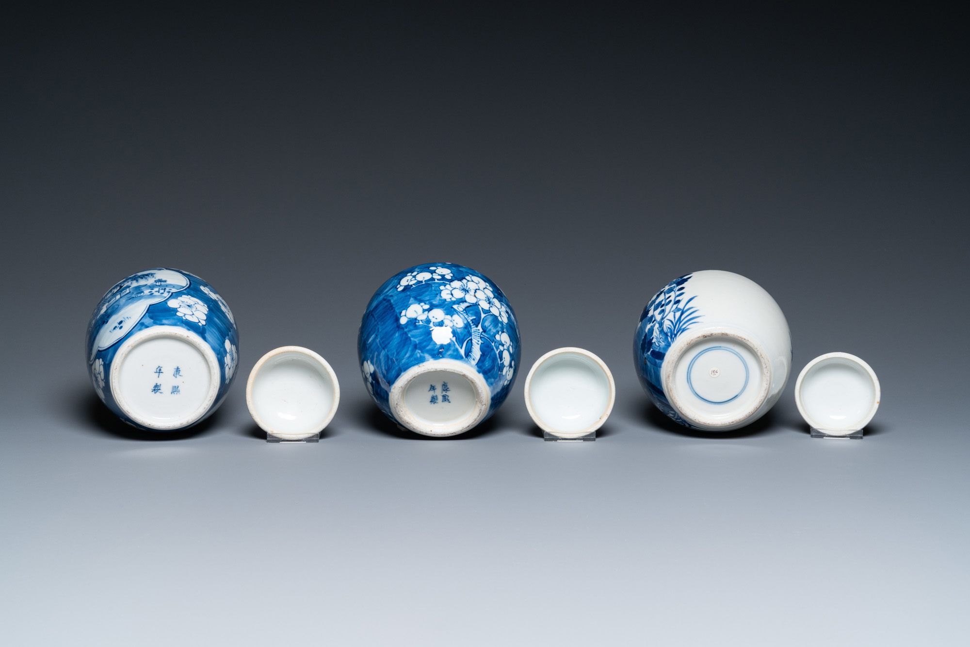 Fourteen Chinese blue and white vases, 18/20th C. - Image 7 of 15