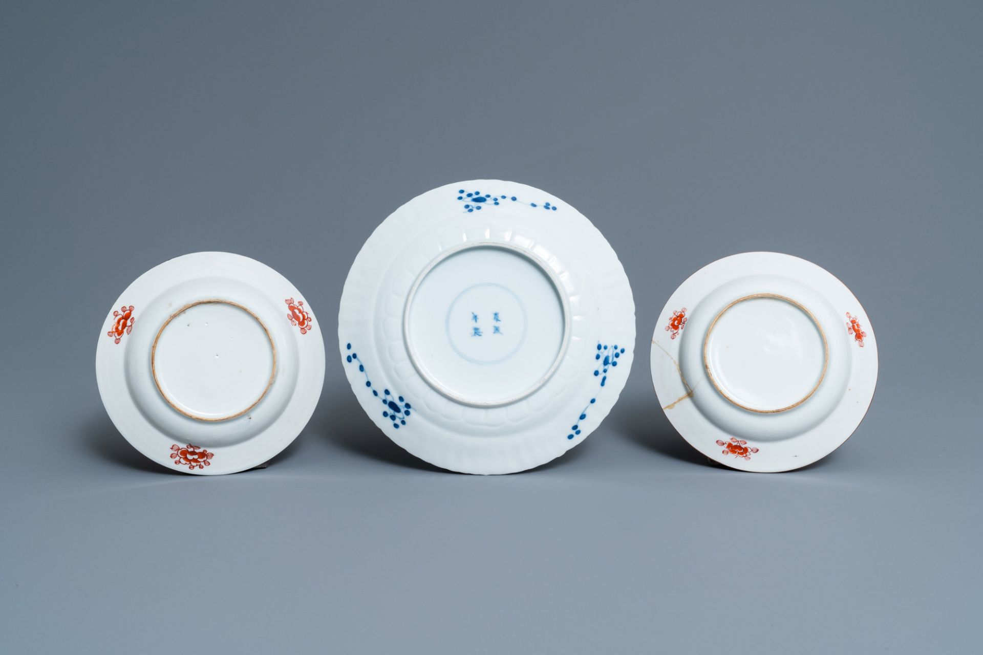 A varied collection of Chinese porcelain, 19th C. - Image 7 of 19