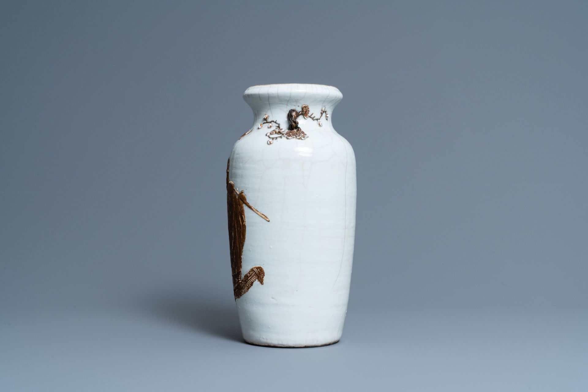 A Chinese Nanking crackle-glazed 'Li Tieguai' vase, Qianlong mark, 19th C. - Image 4 of 6