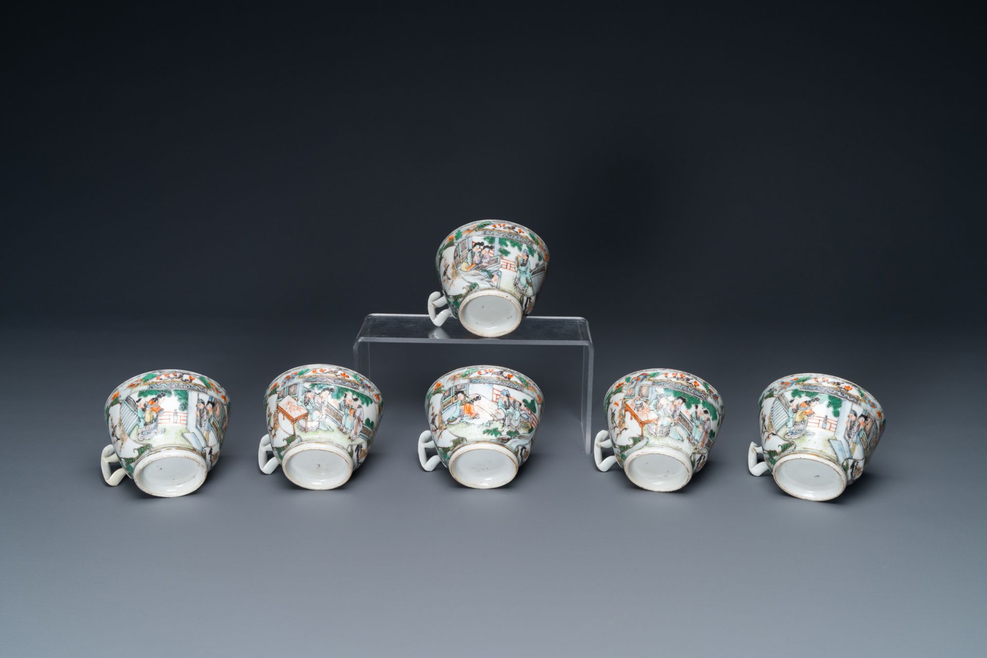 A Chinese Canton famille verte 14-piece tea service in presentation box, 19th C. - Image 15 of 23