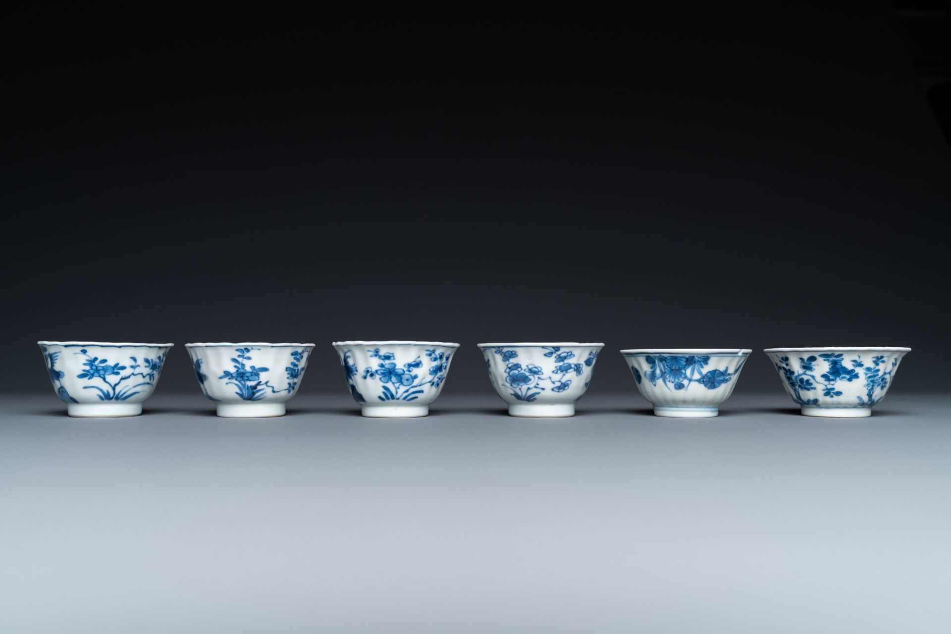 Twenty-three Chinese blue and white saucers and seventeen cups, Kangxi - Image 15 of 17