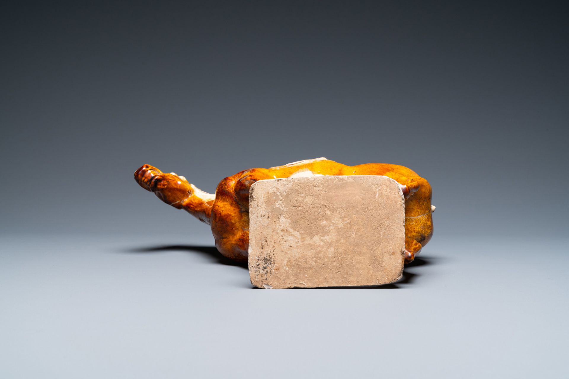 A Chinese amber- and cream-glazed pottery model of a horse, Tang - Image 6 of 7