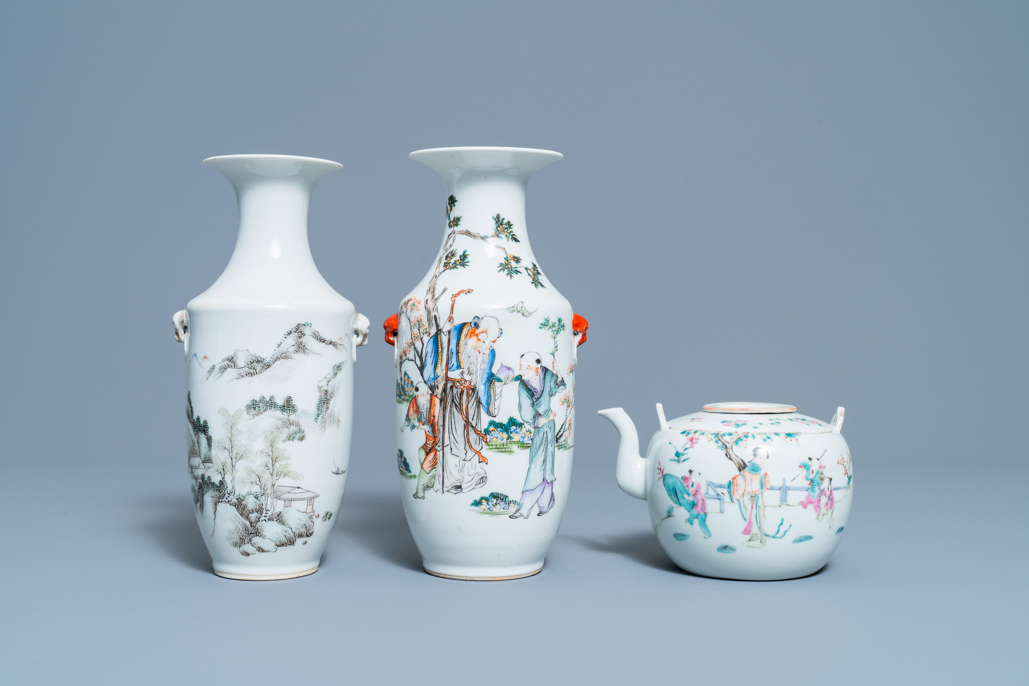 A varied collection of Chinese porcelain, 19/20th C. - Image 4 of 15