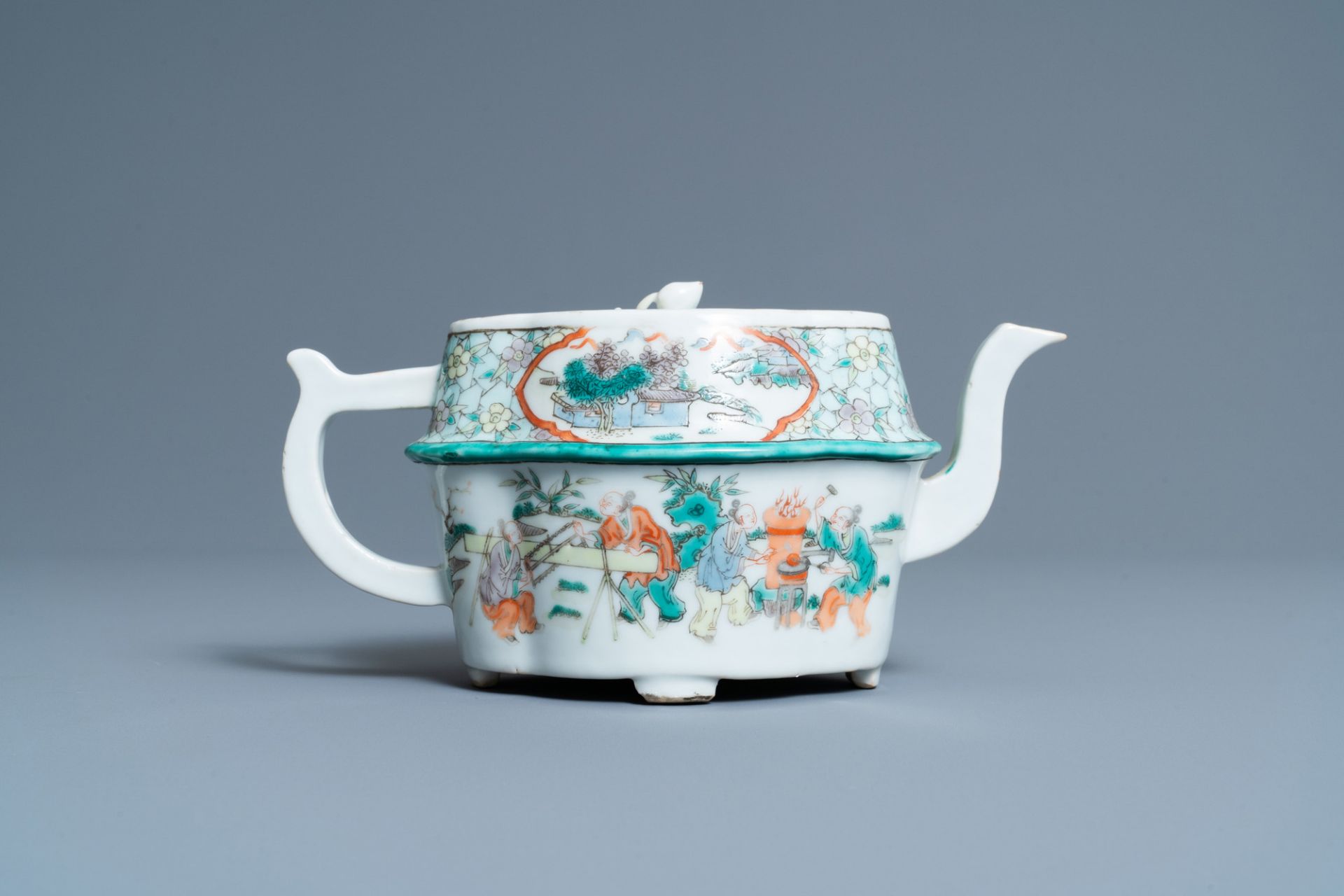 An unusual Chinese Canton famille verte teapot and cover, 19th C. - Image 4 of 7