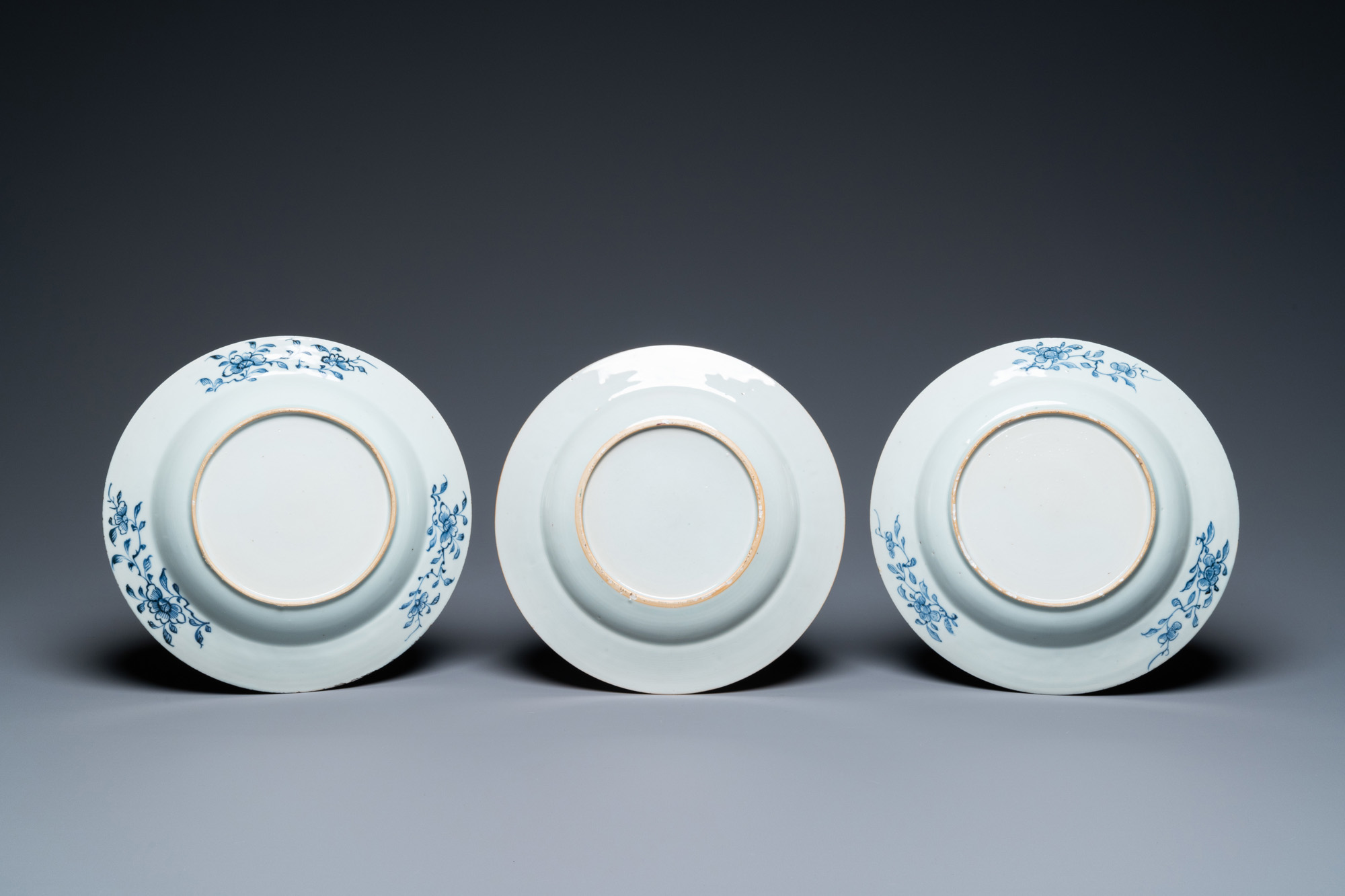 A varied collection of Chinese blue and white, famille rose and Imari-style porcelain, Kangxi/Qianlo - Image 3 of 13