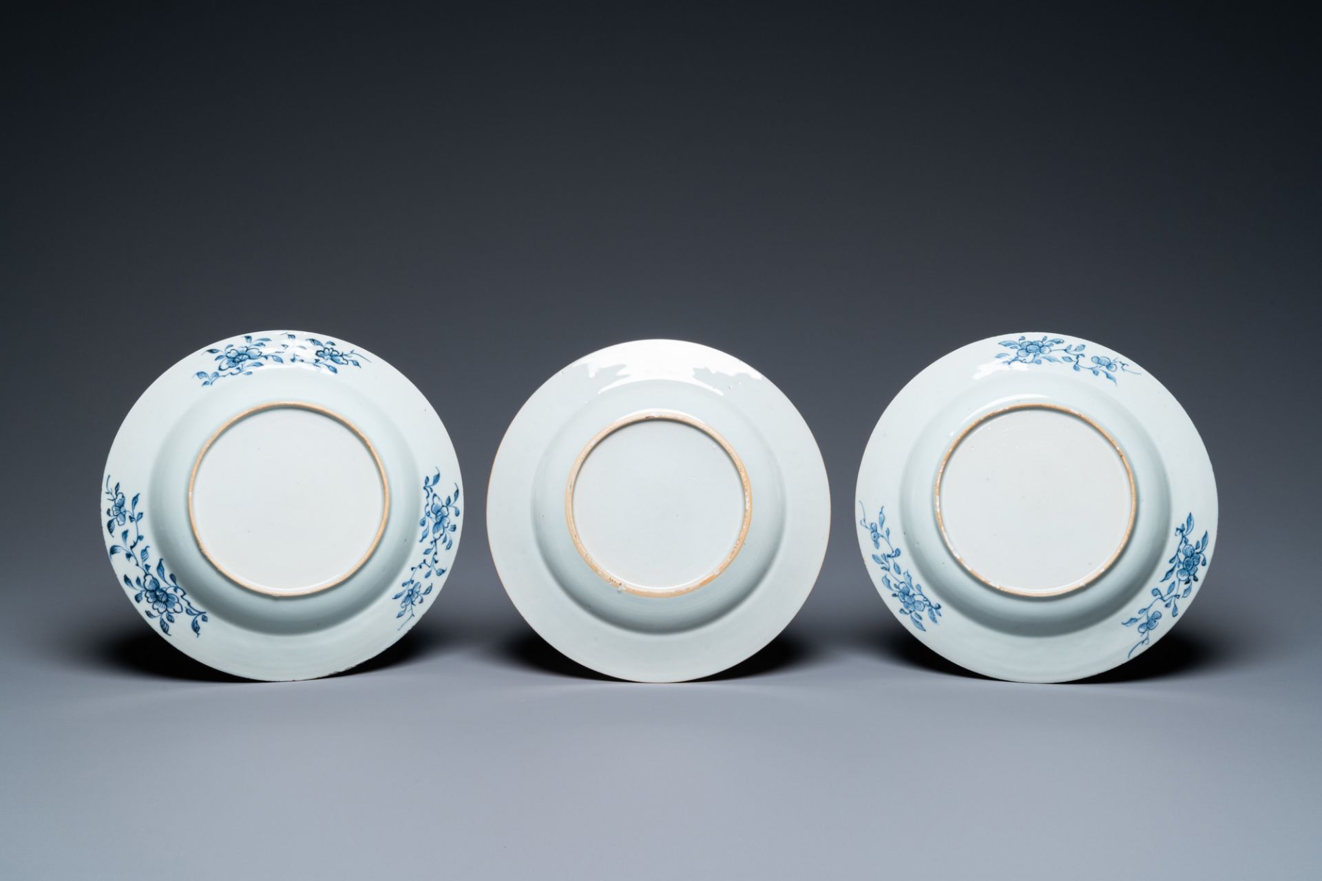 A varied collection of Chinese blue and white, famille rose and Imari-style porcelain, Kangxi/Qianlo - Image 3 of 13