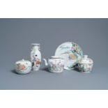 Five Chinese famille rose wares, 19/20th C.