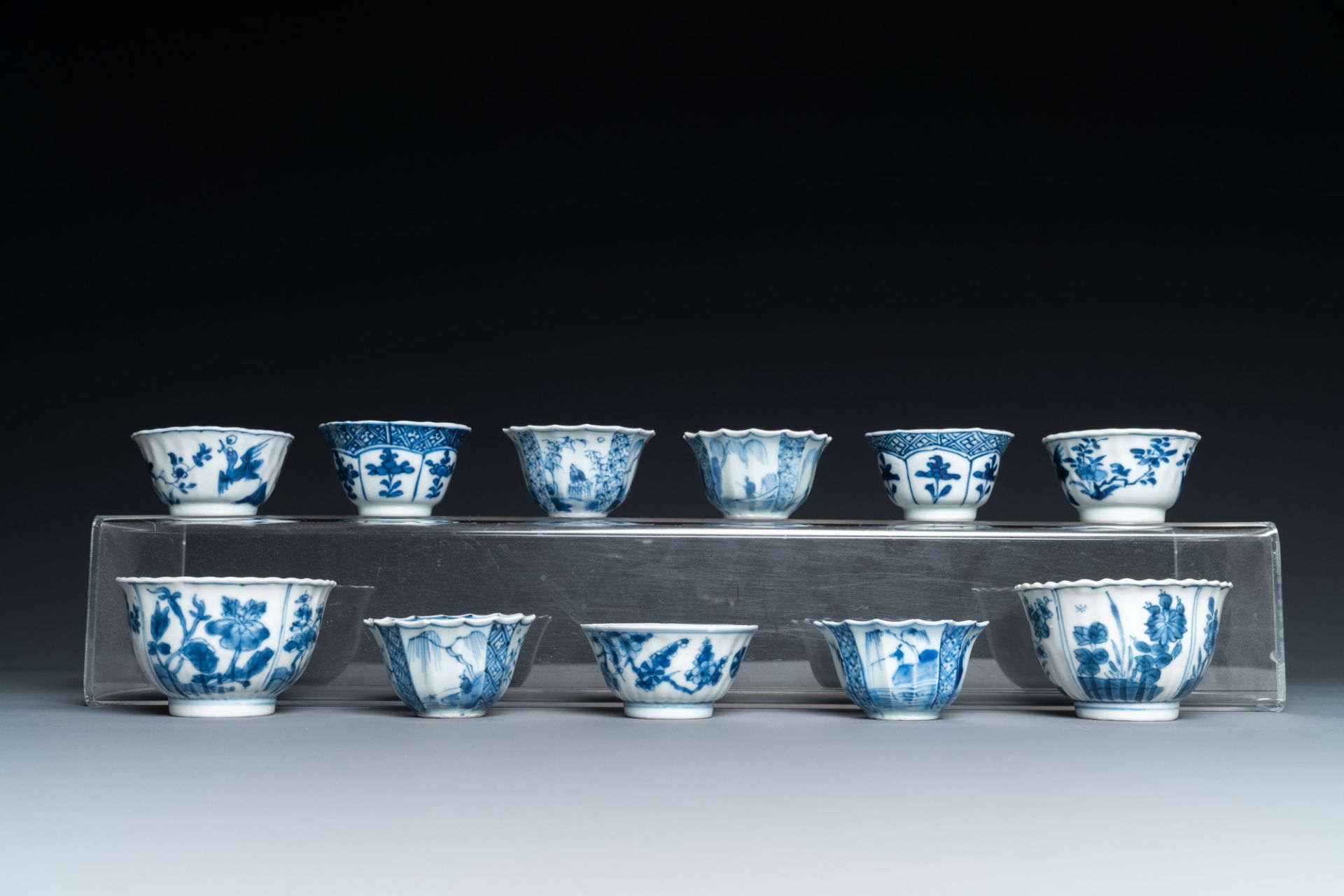 Twenty-three Chinese blue and white saucers and seventeen cups, Kangxi - Image 6 of 17