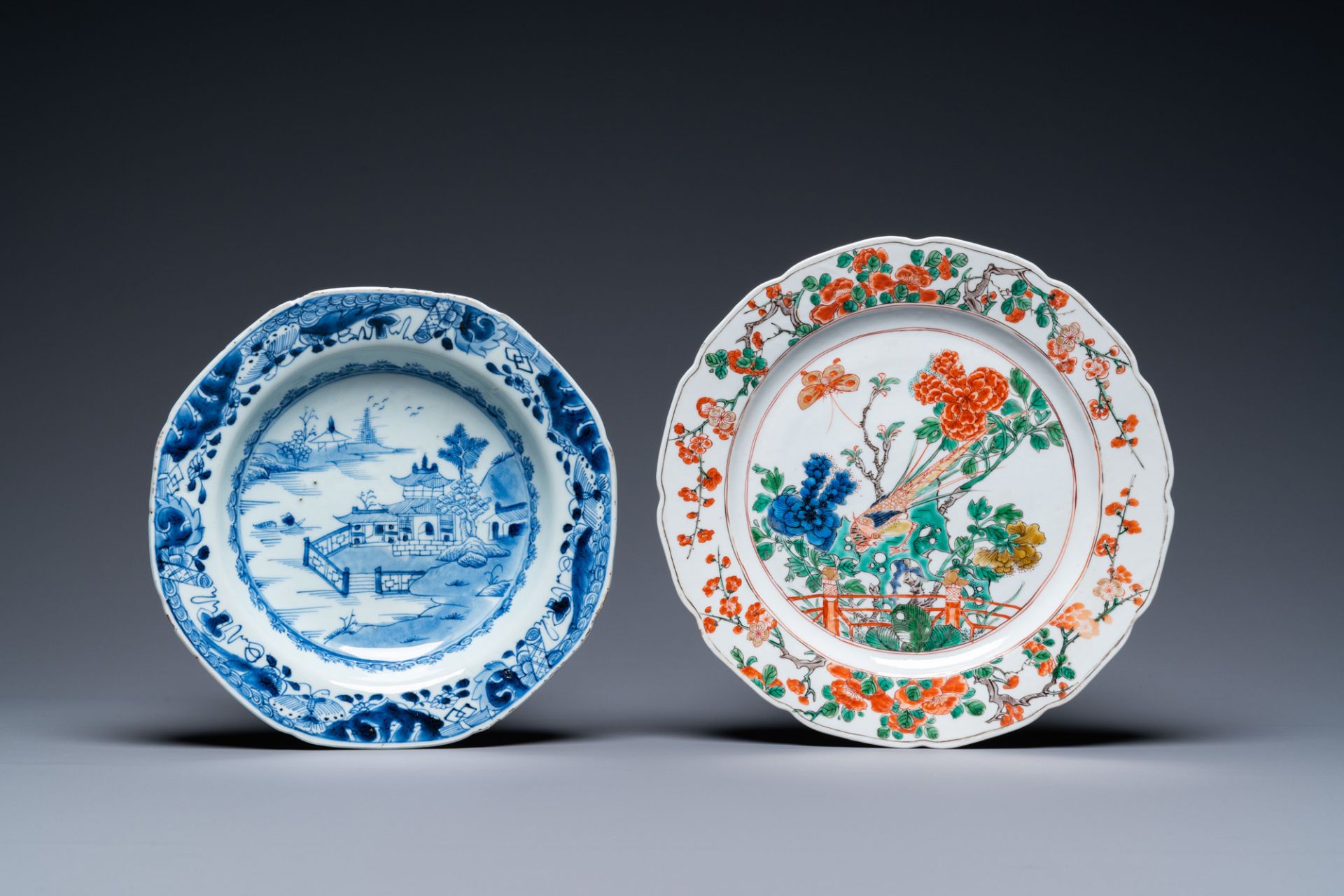 Two Chinese blue and white and famille verte dishes and two vases, Kangxi and later - Image 8 of 9