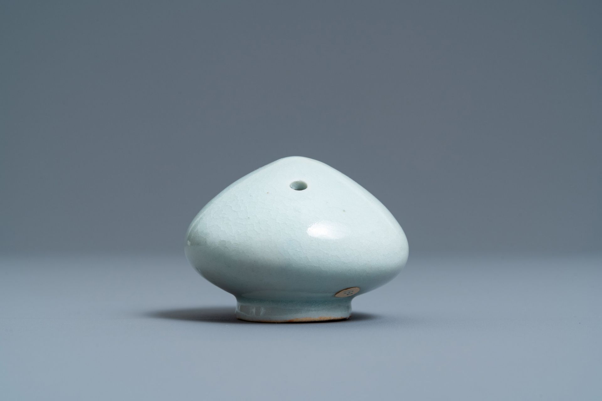 A Korean celadon-glazed water dropper, Joseon, 19th C. - Image 5 of 7