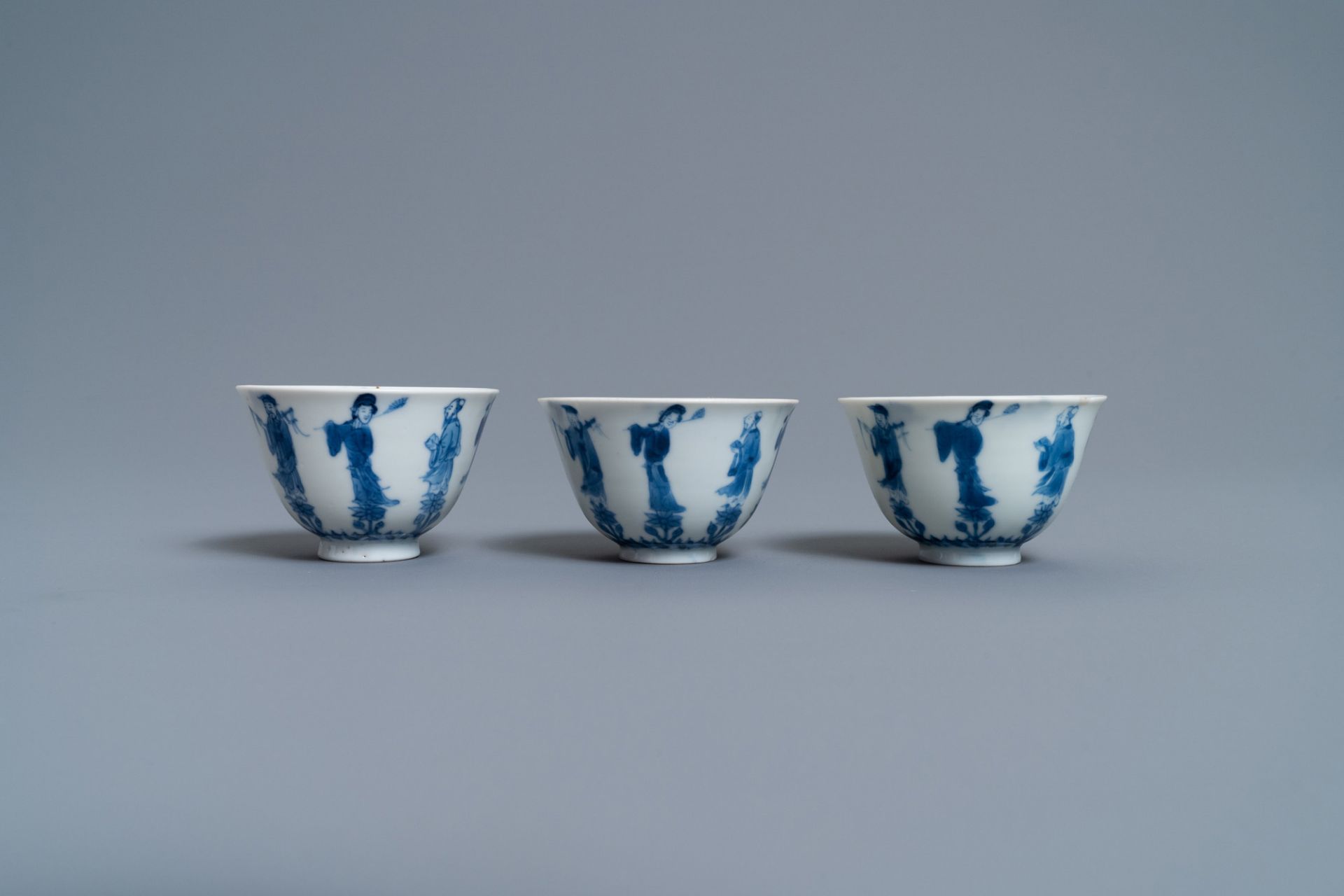 Three Chinese blue and white cups and two saucers, Kangxi - Image 7 of 9