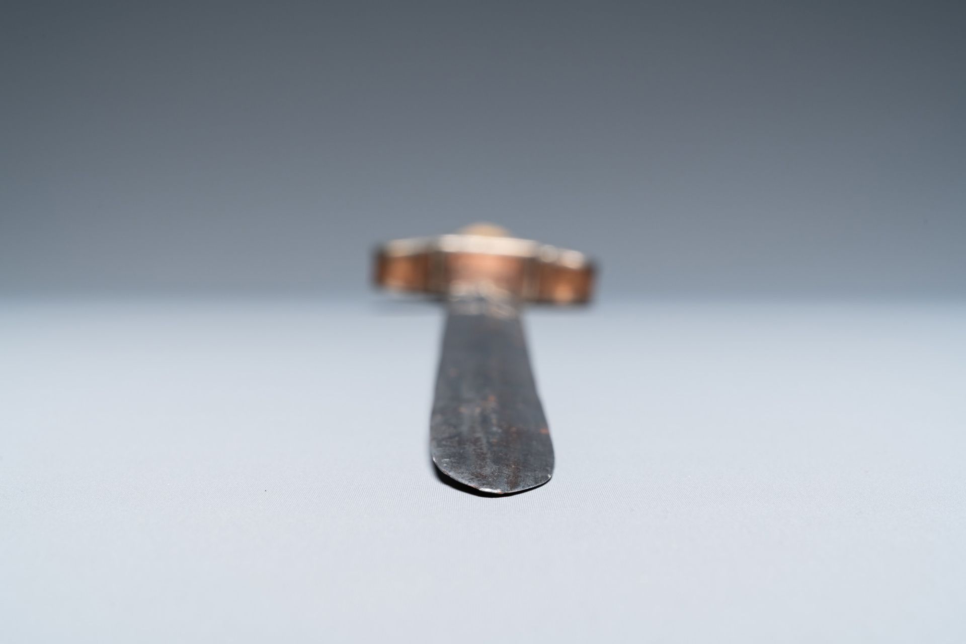 A Tibetan steel sword with silvered copper and mammoth tooth hilt, 19th C. - Image 5 of 7