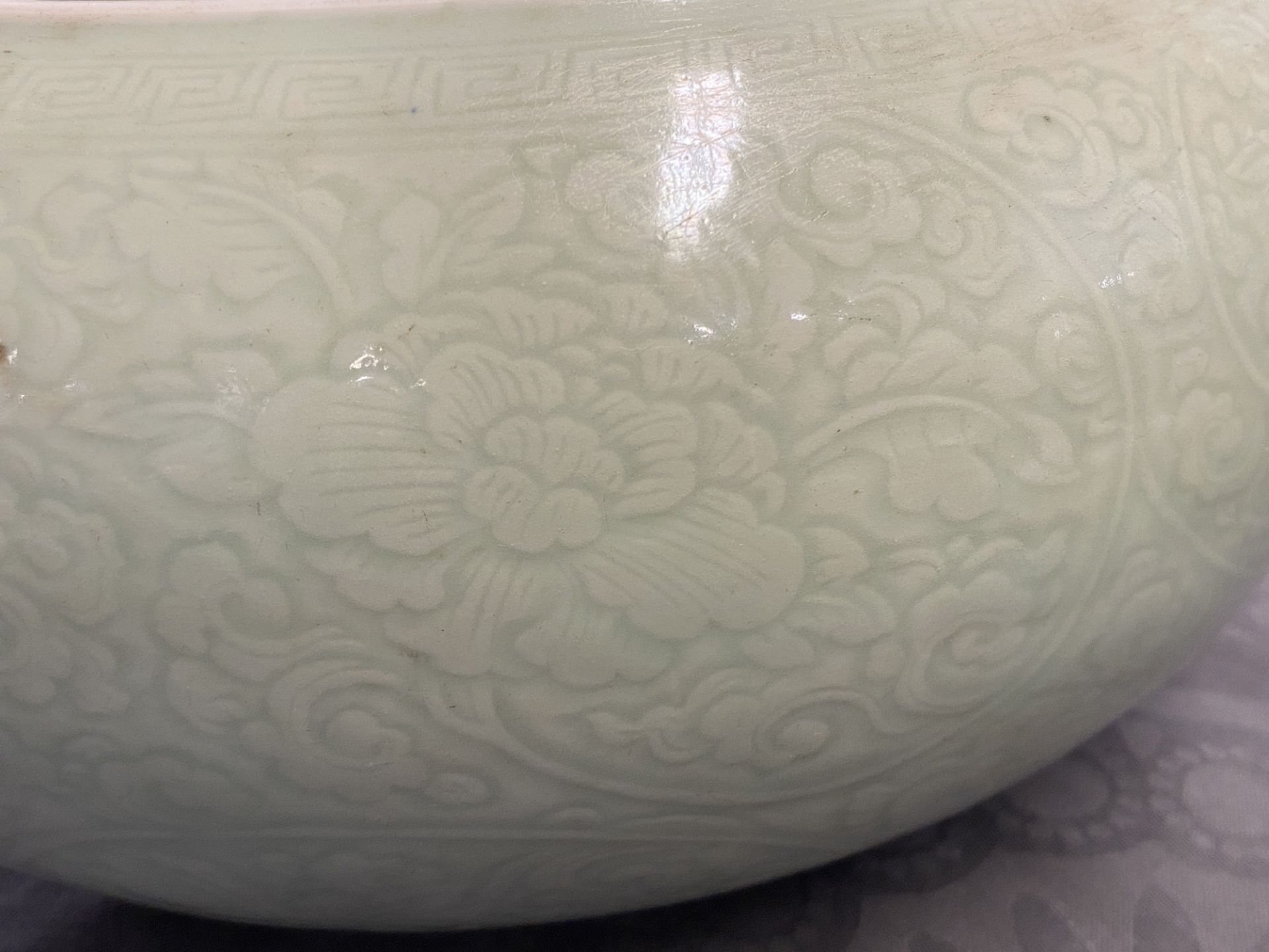 A Chinese celadon-glazed tripod censer with incised underglaze design, Kangxi - Image 22 of 26