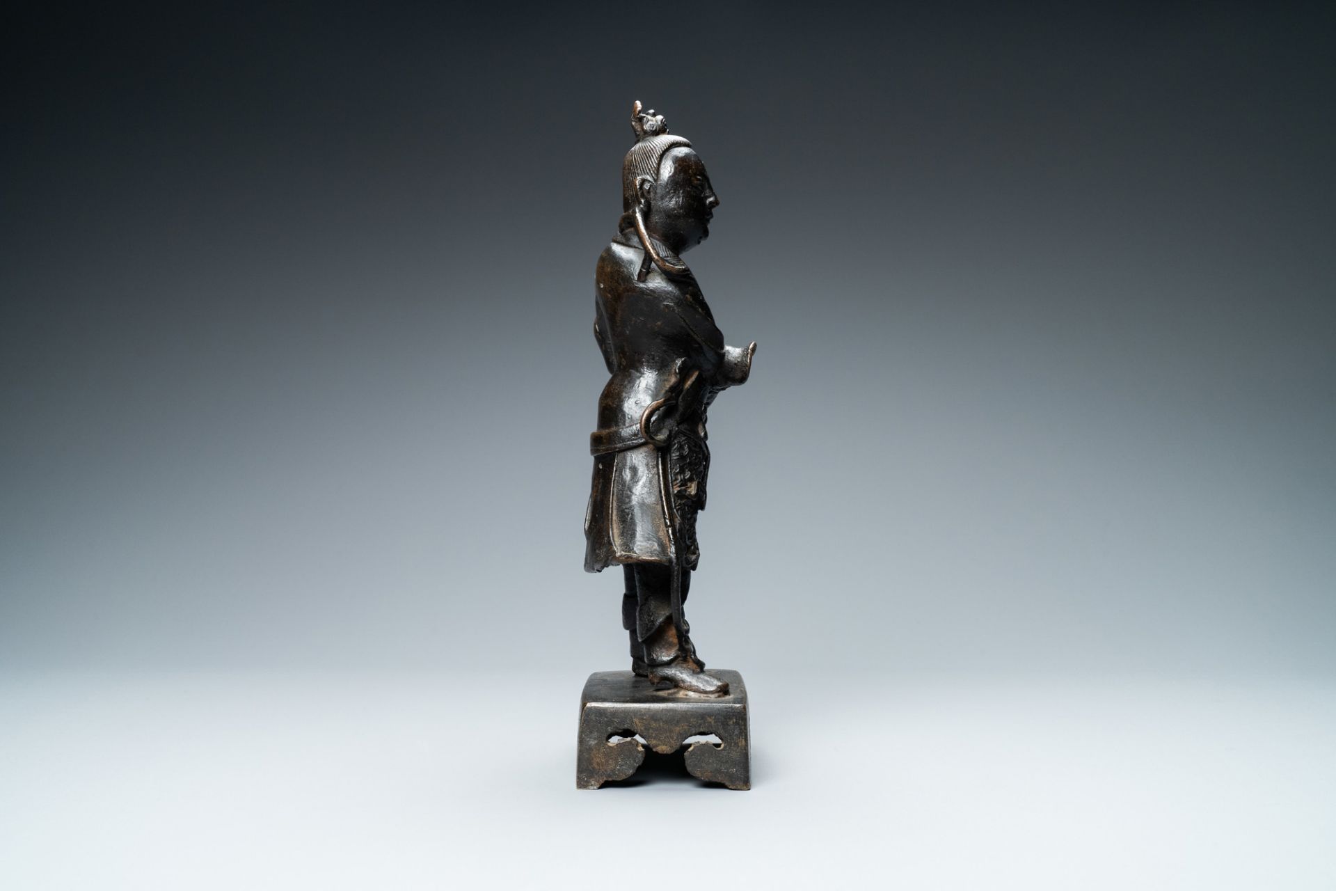 A Chinese bronze figure of a servant, Ming - Image 5 of 7