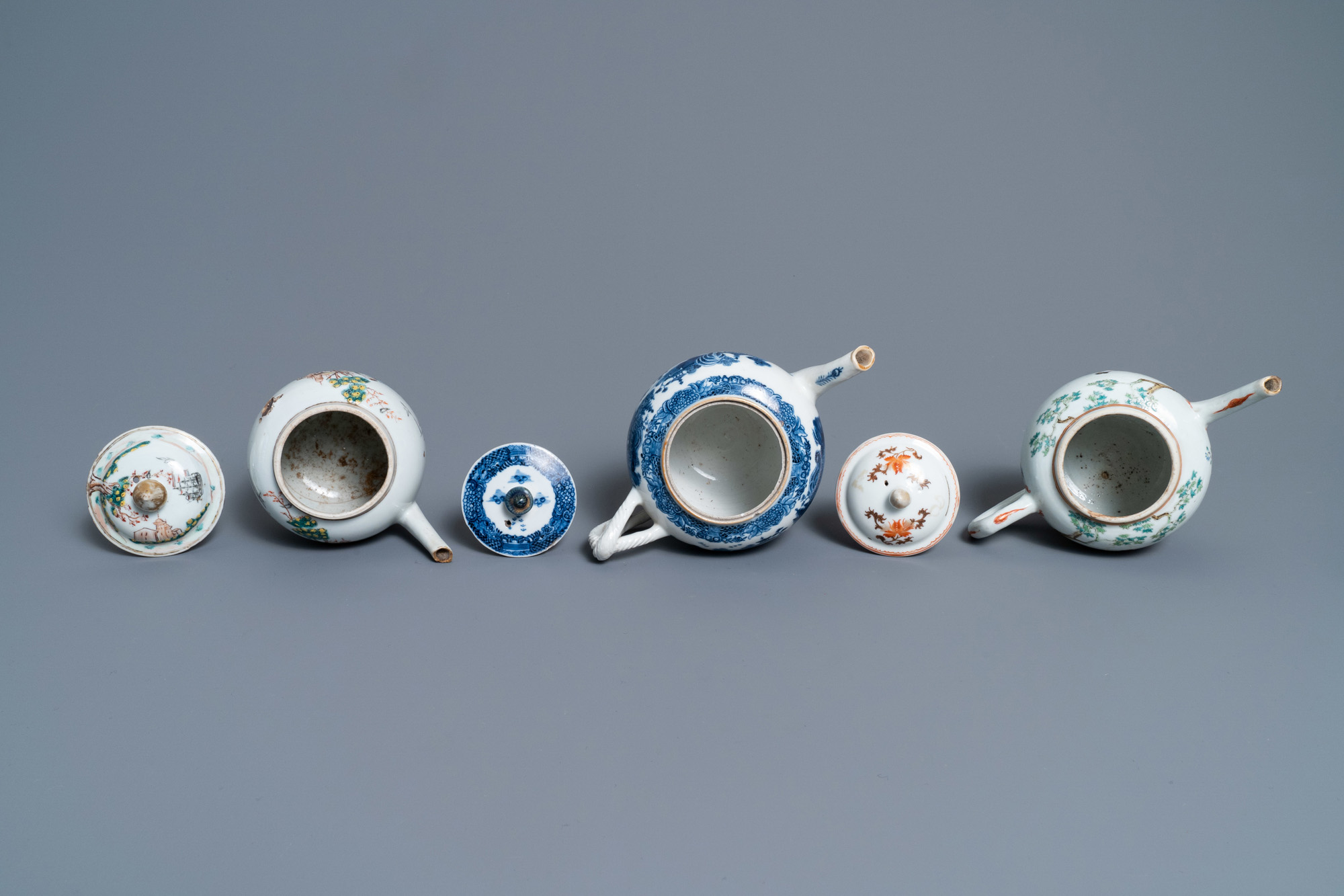 A varied collection of Chinese porcelain, Ming and Qing - Image 7 of 22