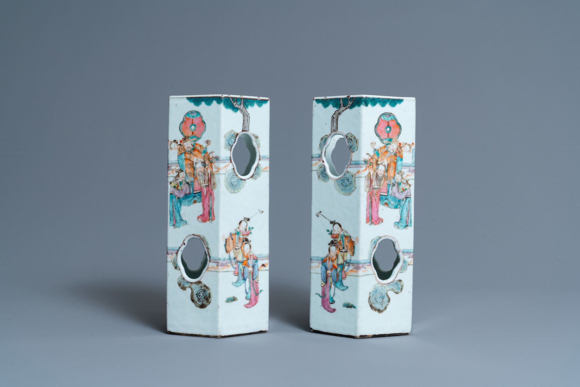 A pair of reticulated Chinese famille rose hat stands, 19th C. - Image 4 of 6