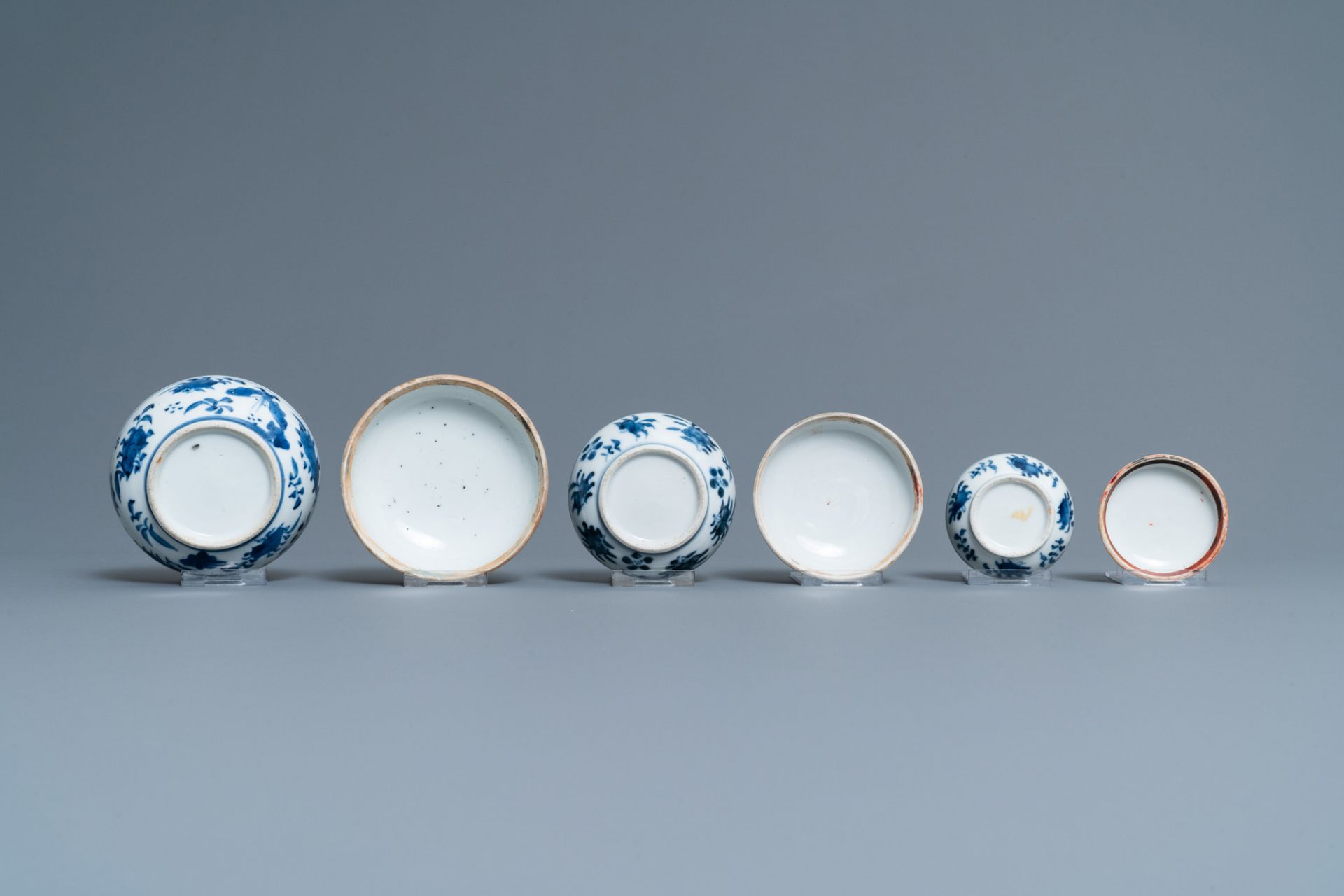 Eight Chinese blue and white dishes, a platter and three covered boxes, Yongzheng and later - Image 16 of 16