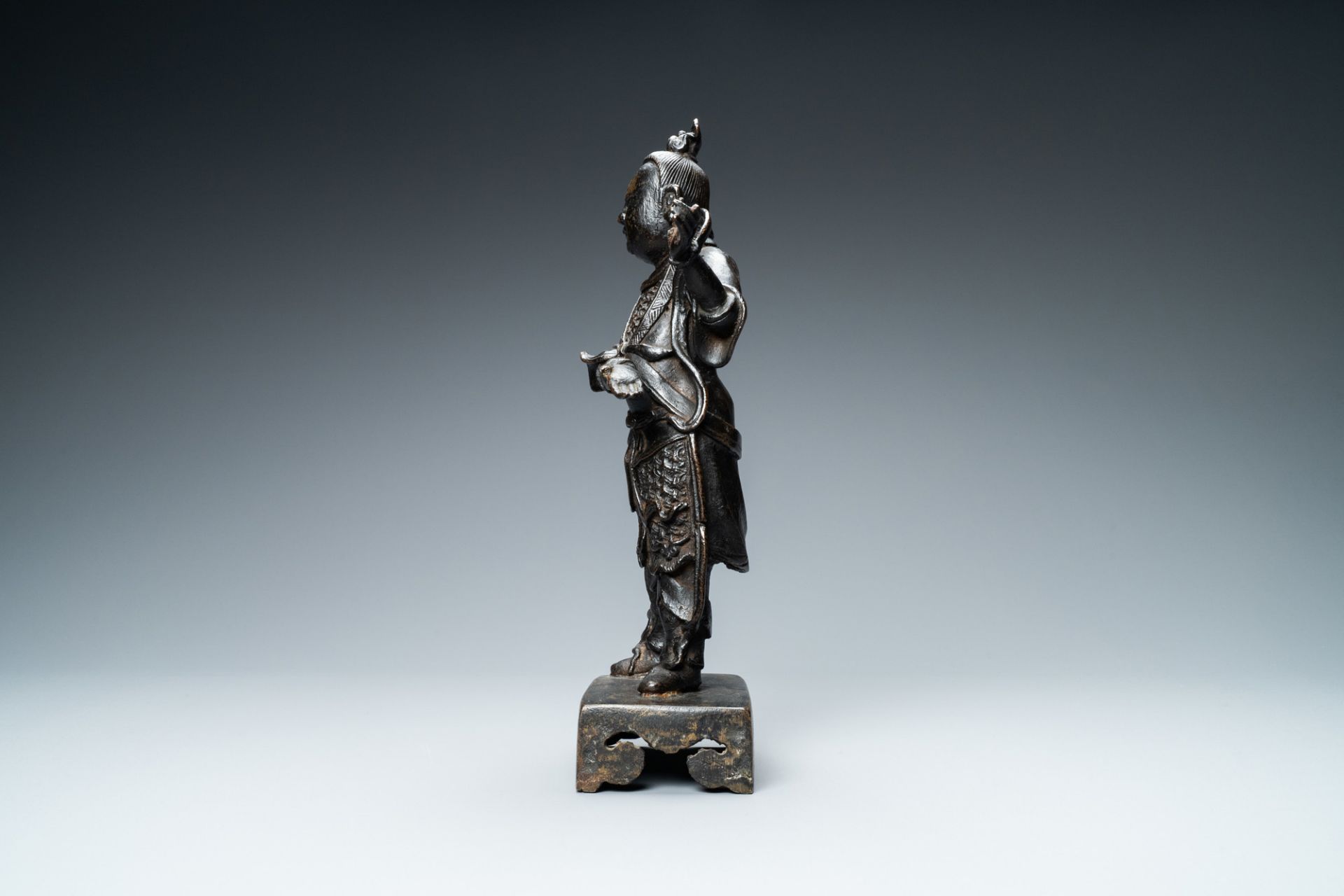 A Chinese bronze figure of a servant, Ming - Image 3 of 7